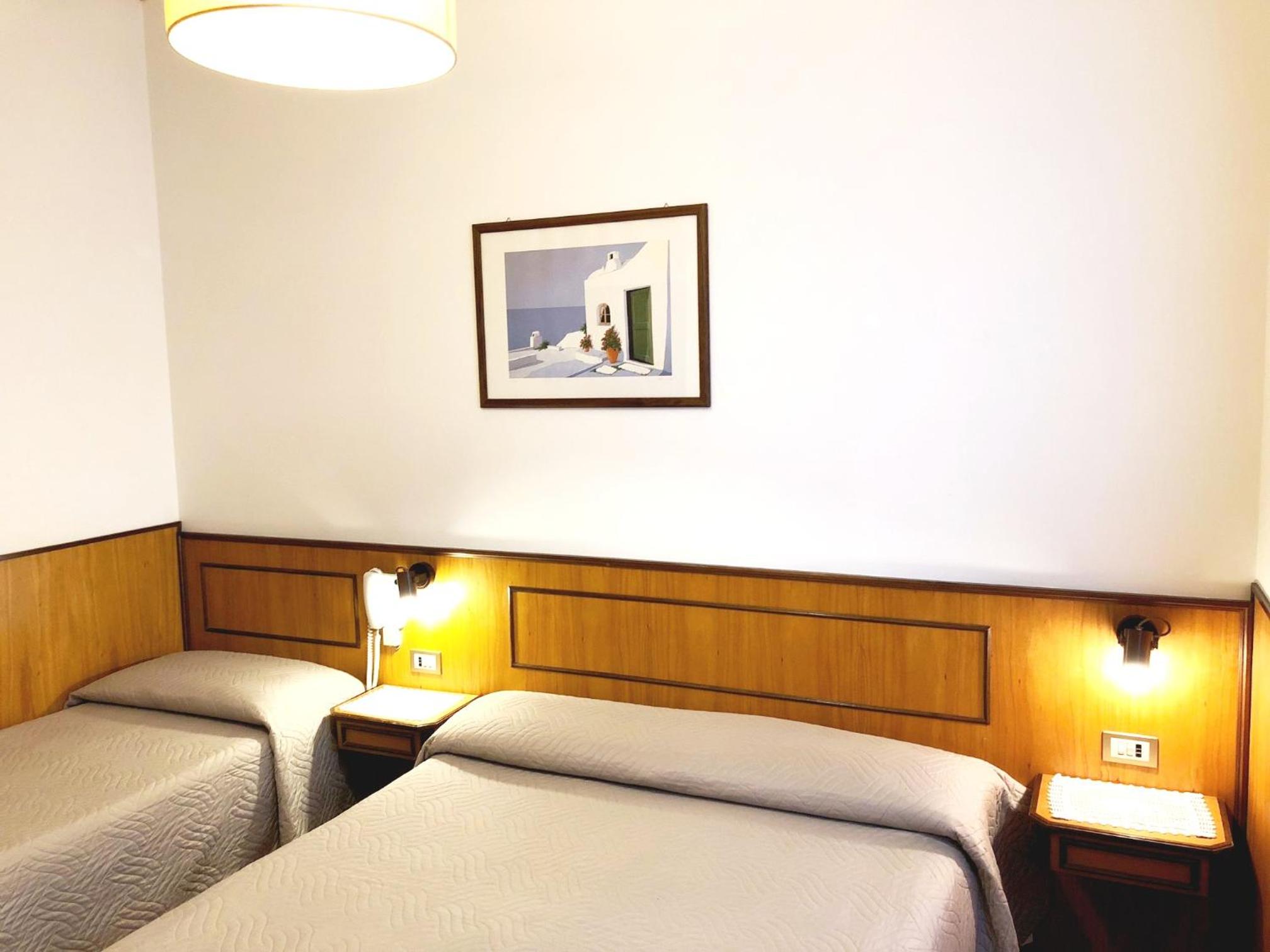 Economy Triple Room - Photo 2