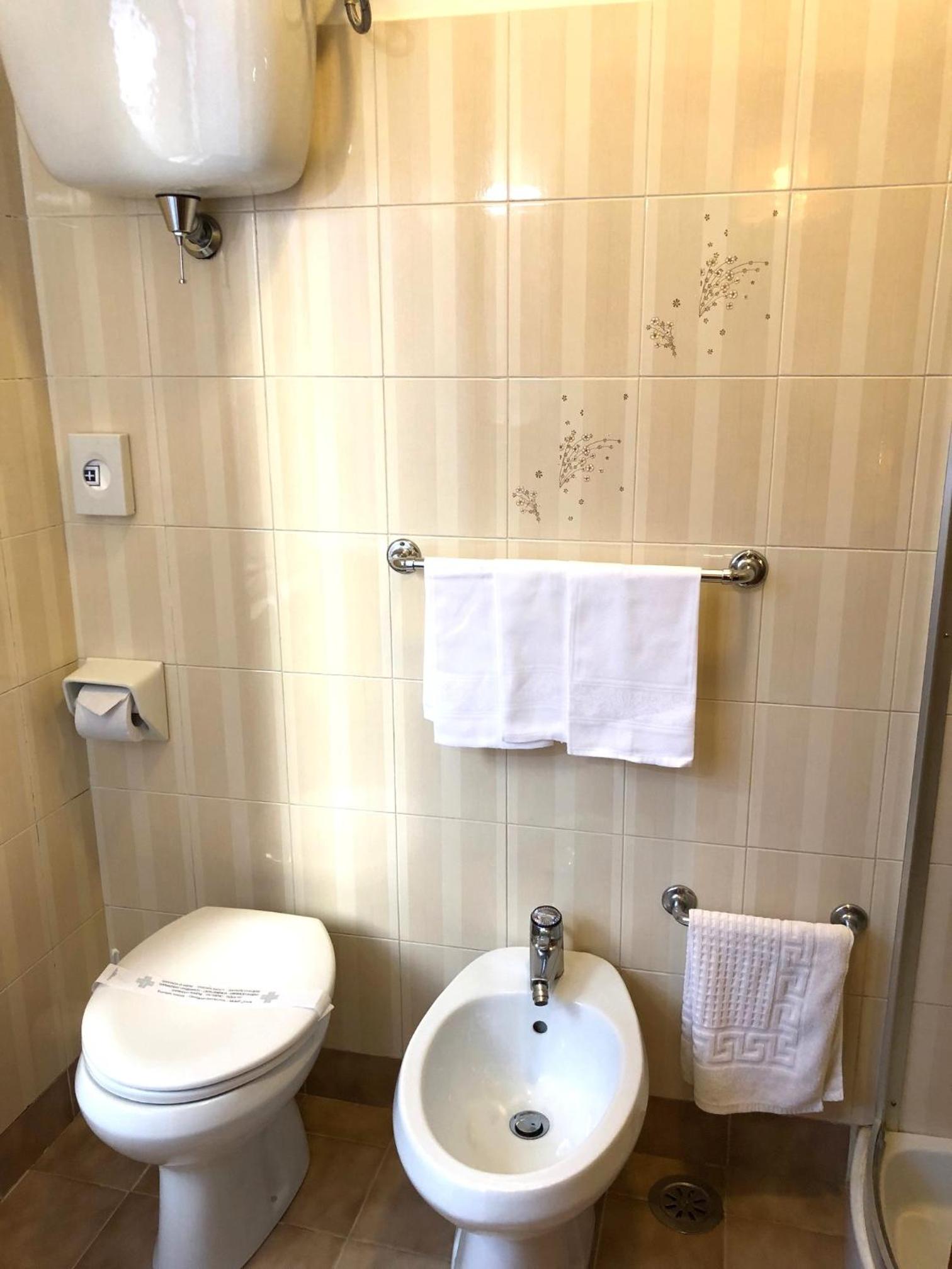 Economy Triple Room - Photo 3