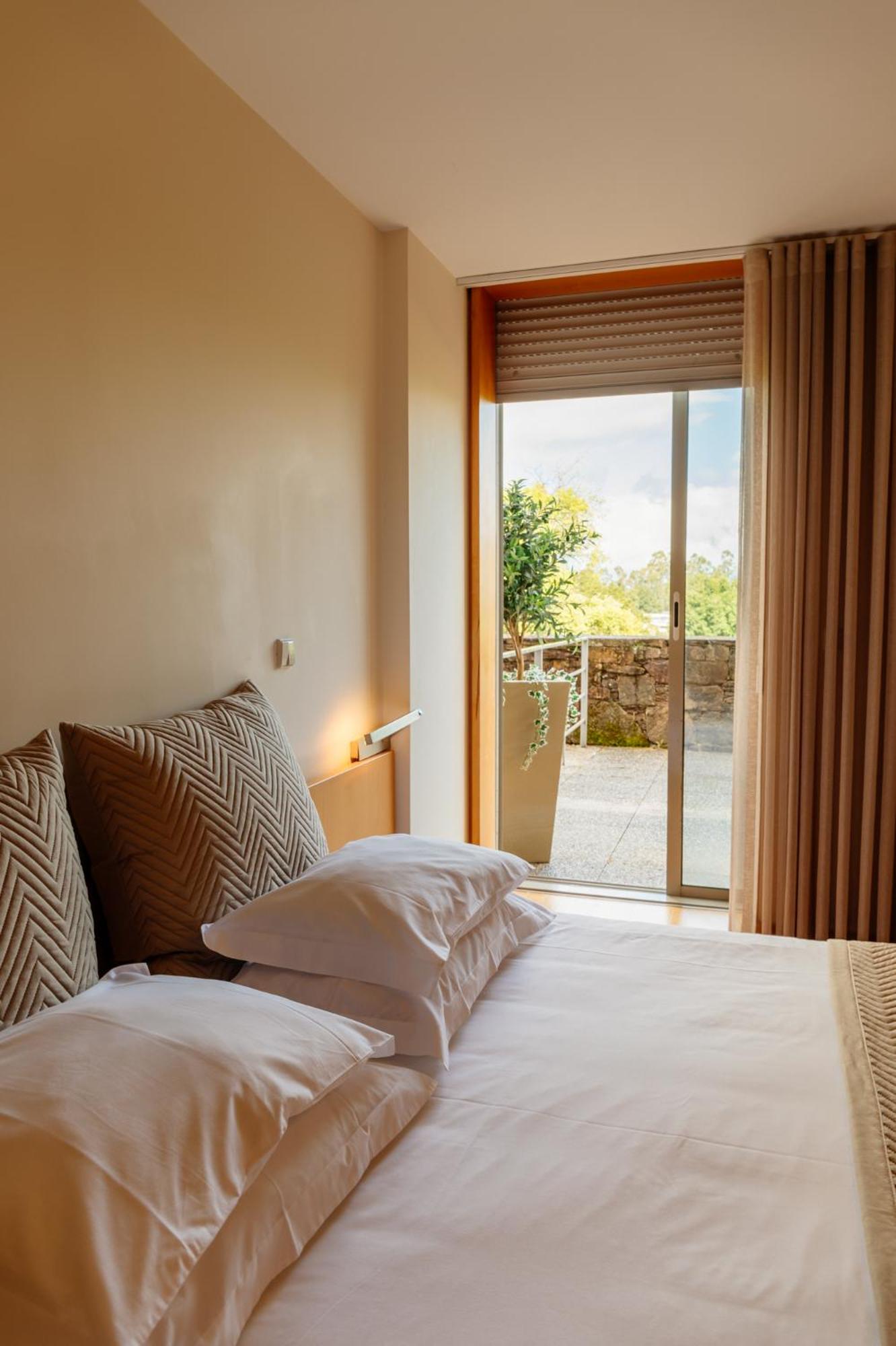 Double or Twin Room Terrace with Golf View - Photo 4