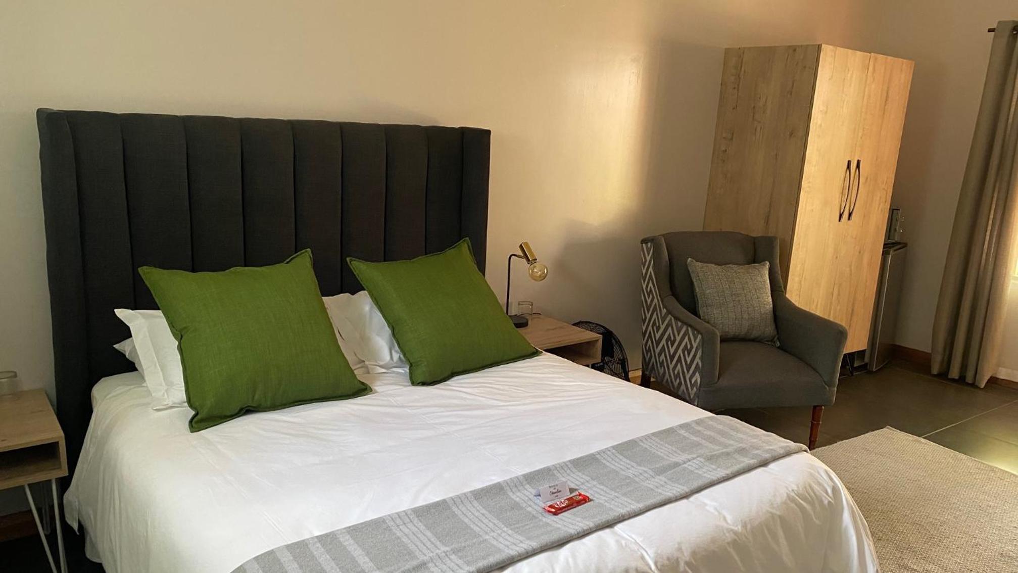 Deluxe Double Room - Photo 14