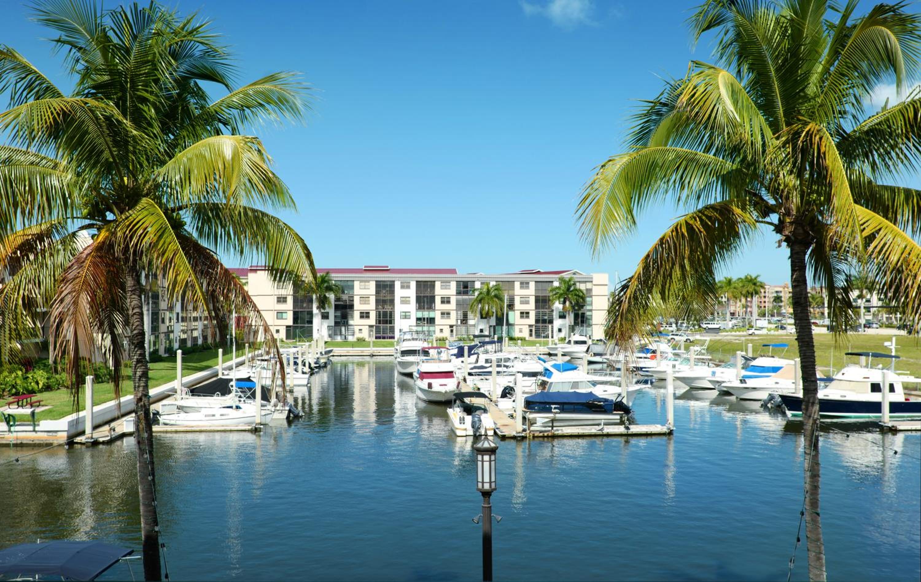 King Superior Room Waterway View - Photo 3