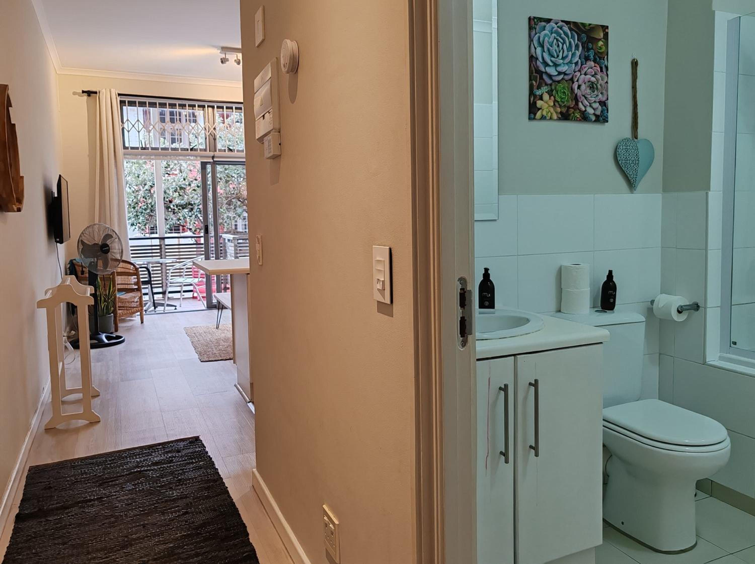 One-Bedroom Apartment photo 2