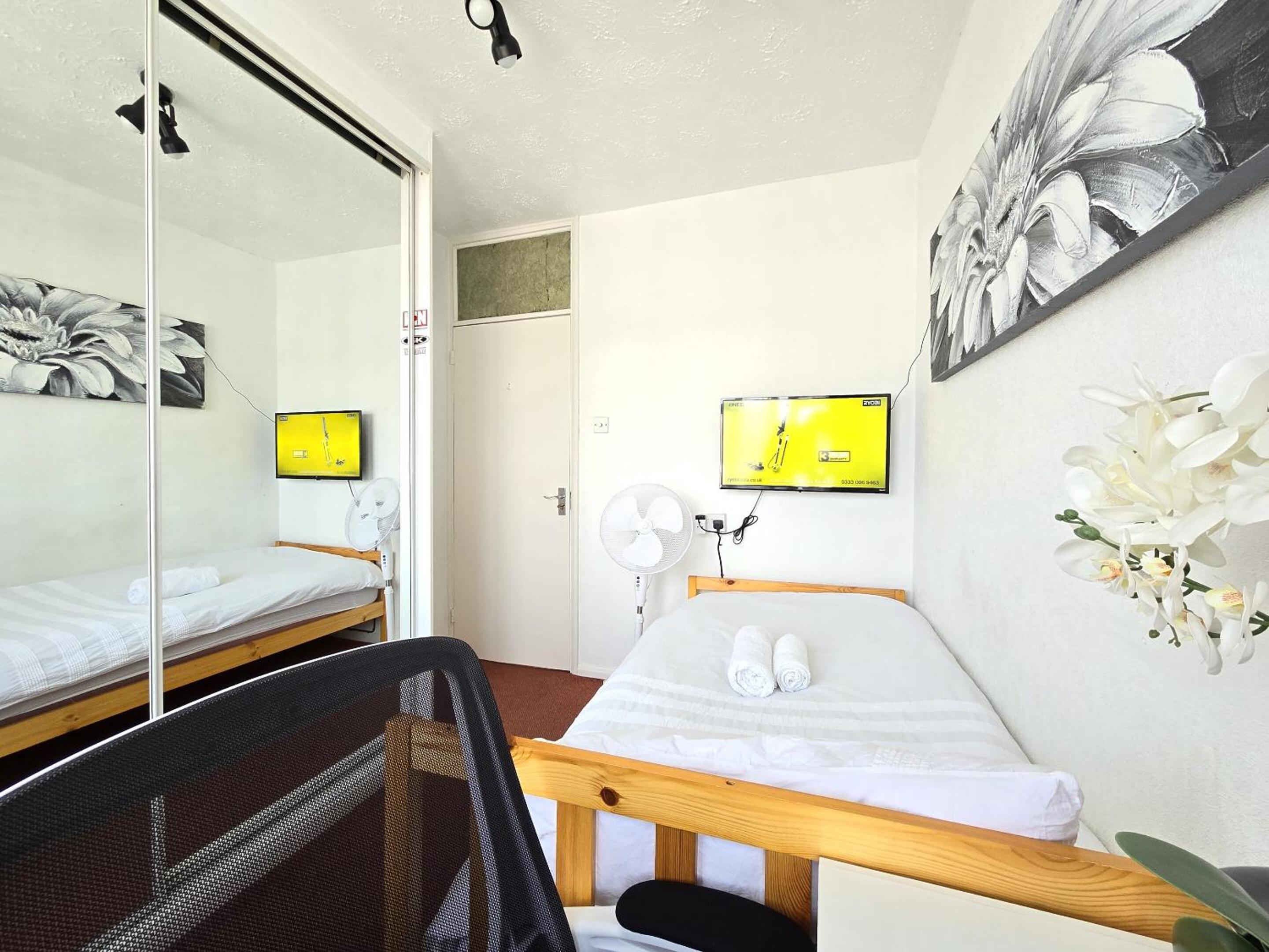 Standard Single Room with Shared Bathroom photo 1