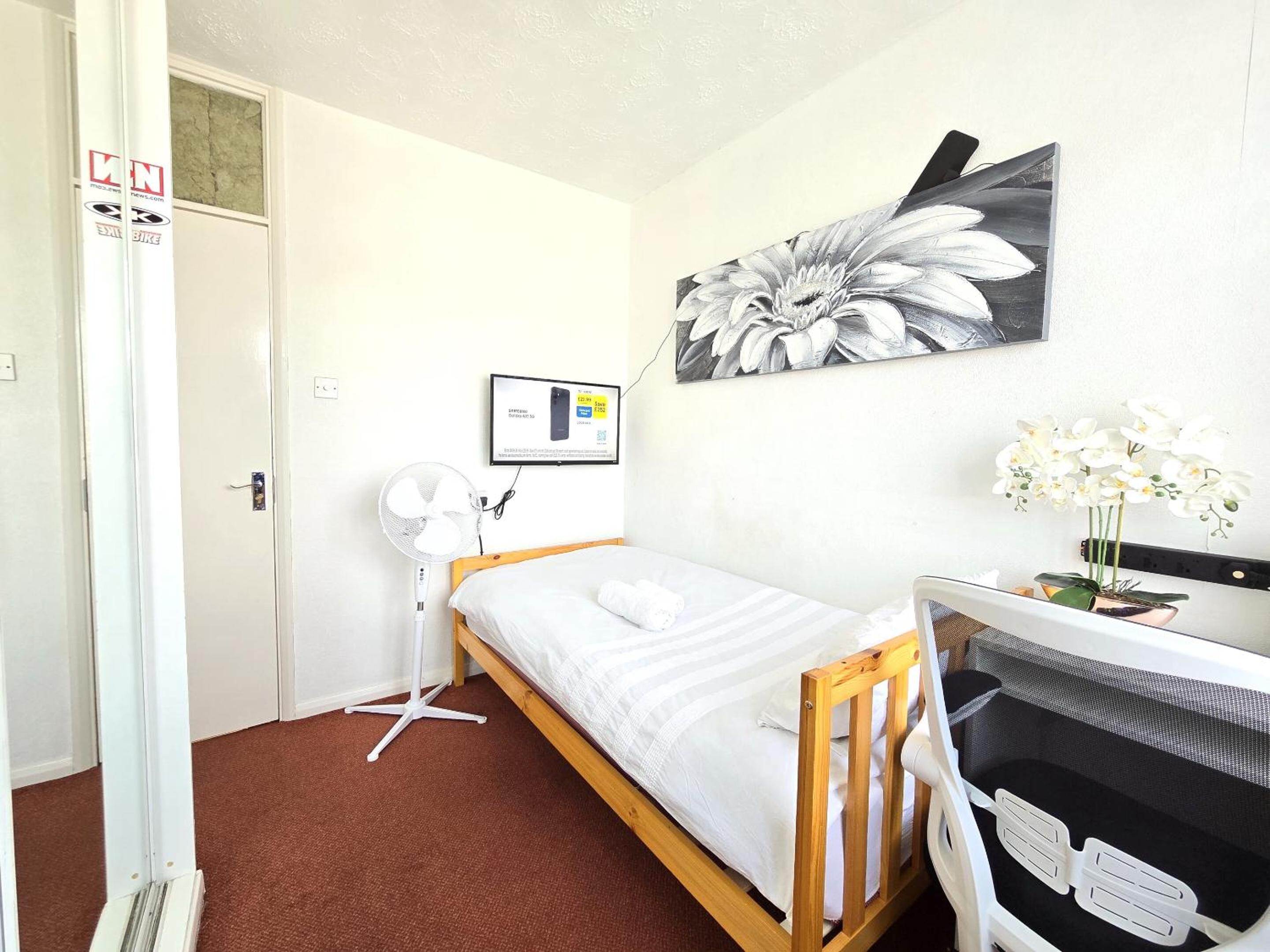 Standard Single Room with Shared Bathroom photo 2
