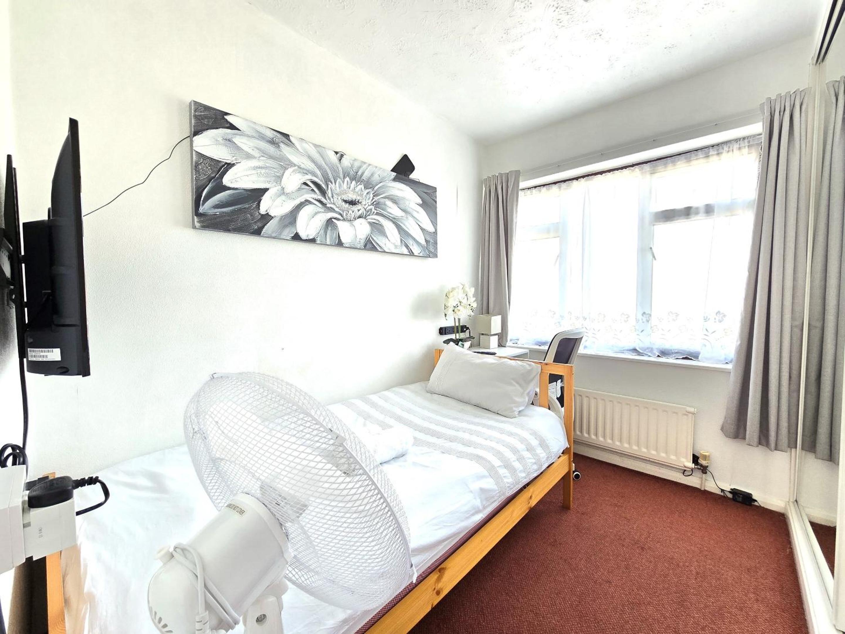 Standard Single Room with Shared Bathroom photo 3