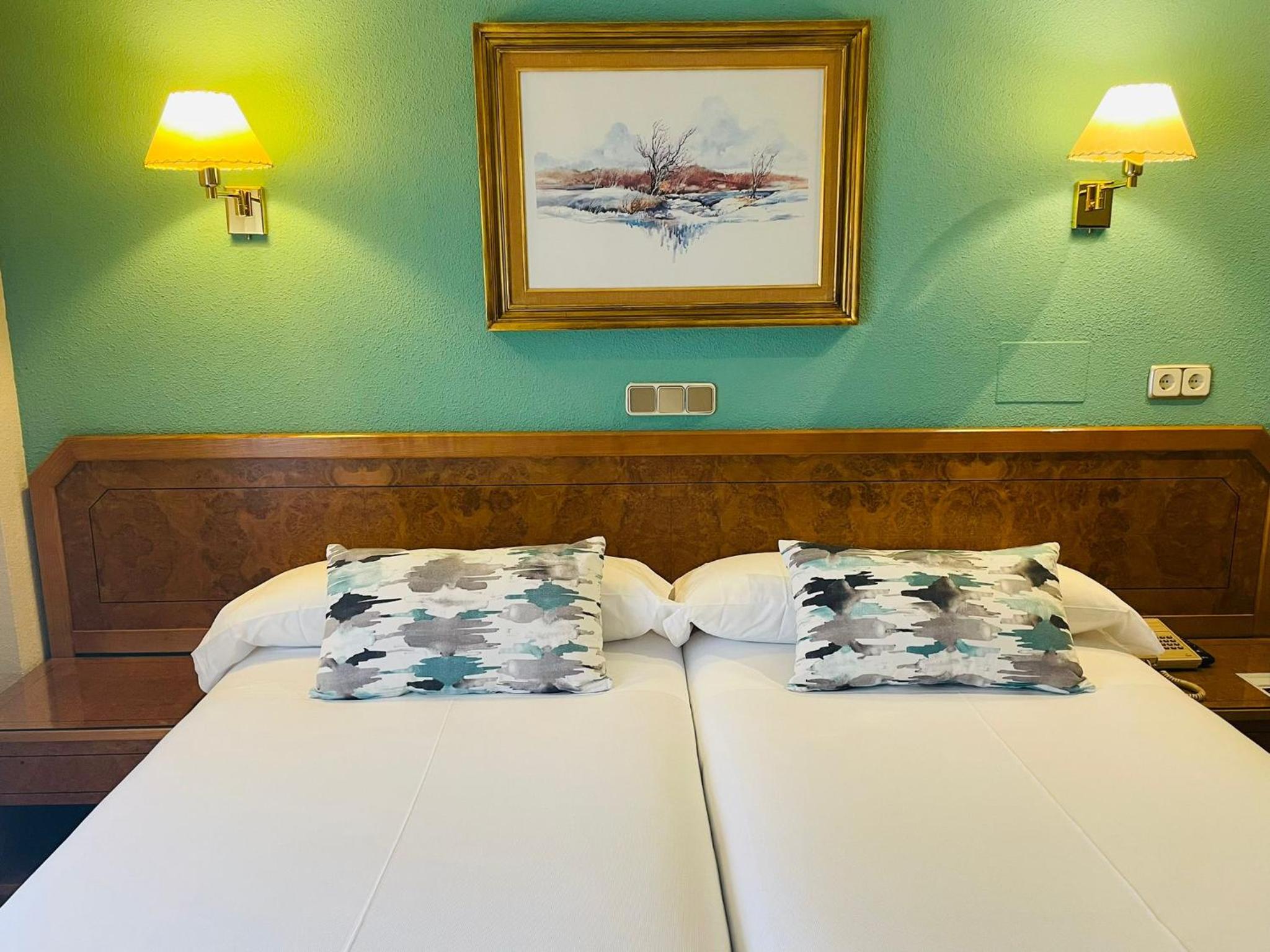 Twin Room - Photo 3