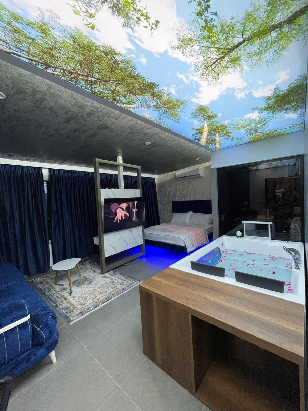 King Suite with Spa Bath