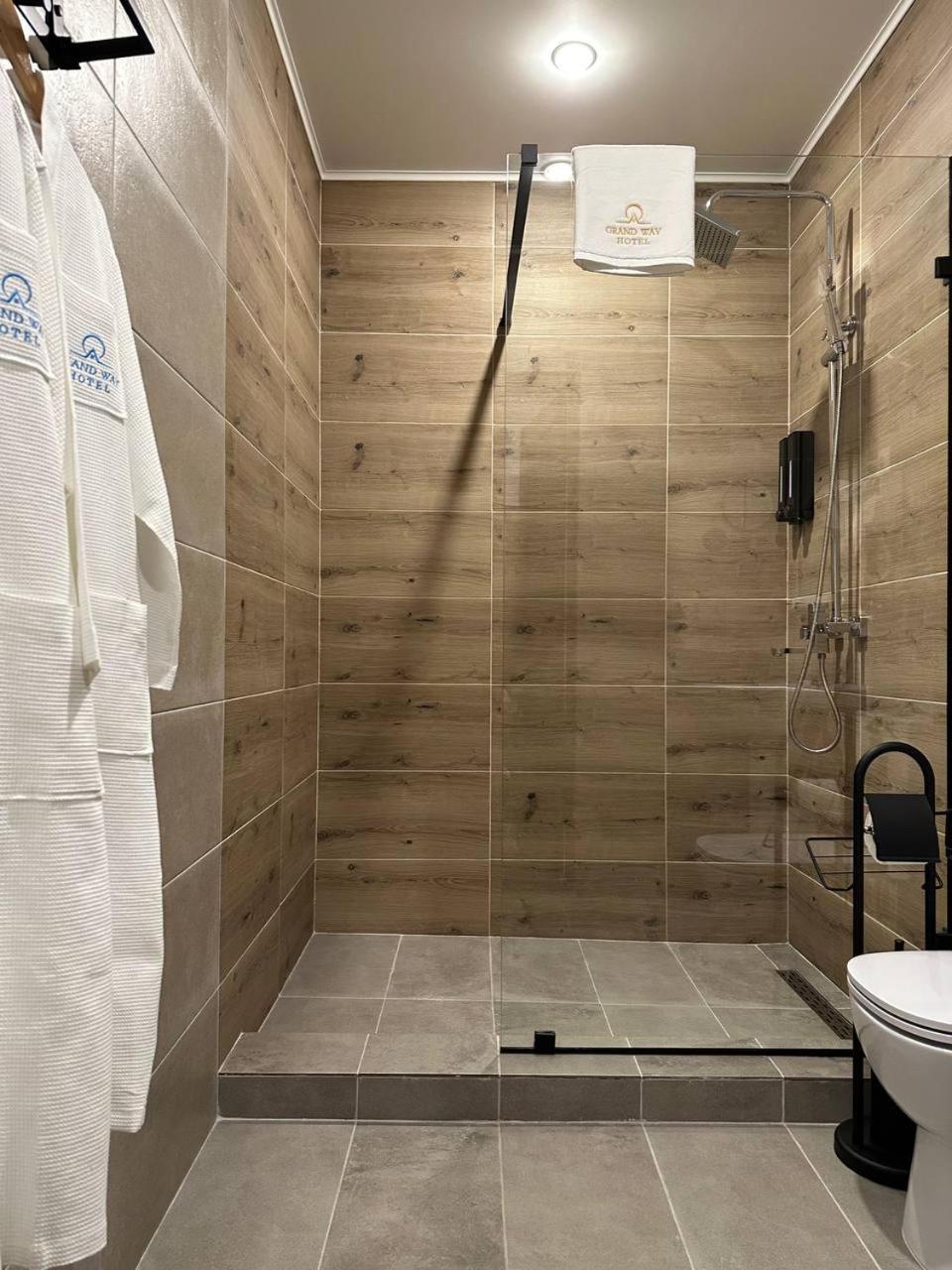 Deluxe Double Room with Shower photo 3
