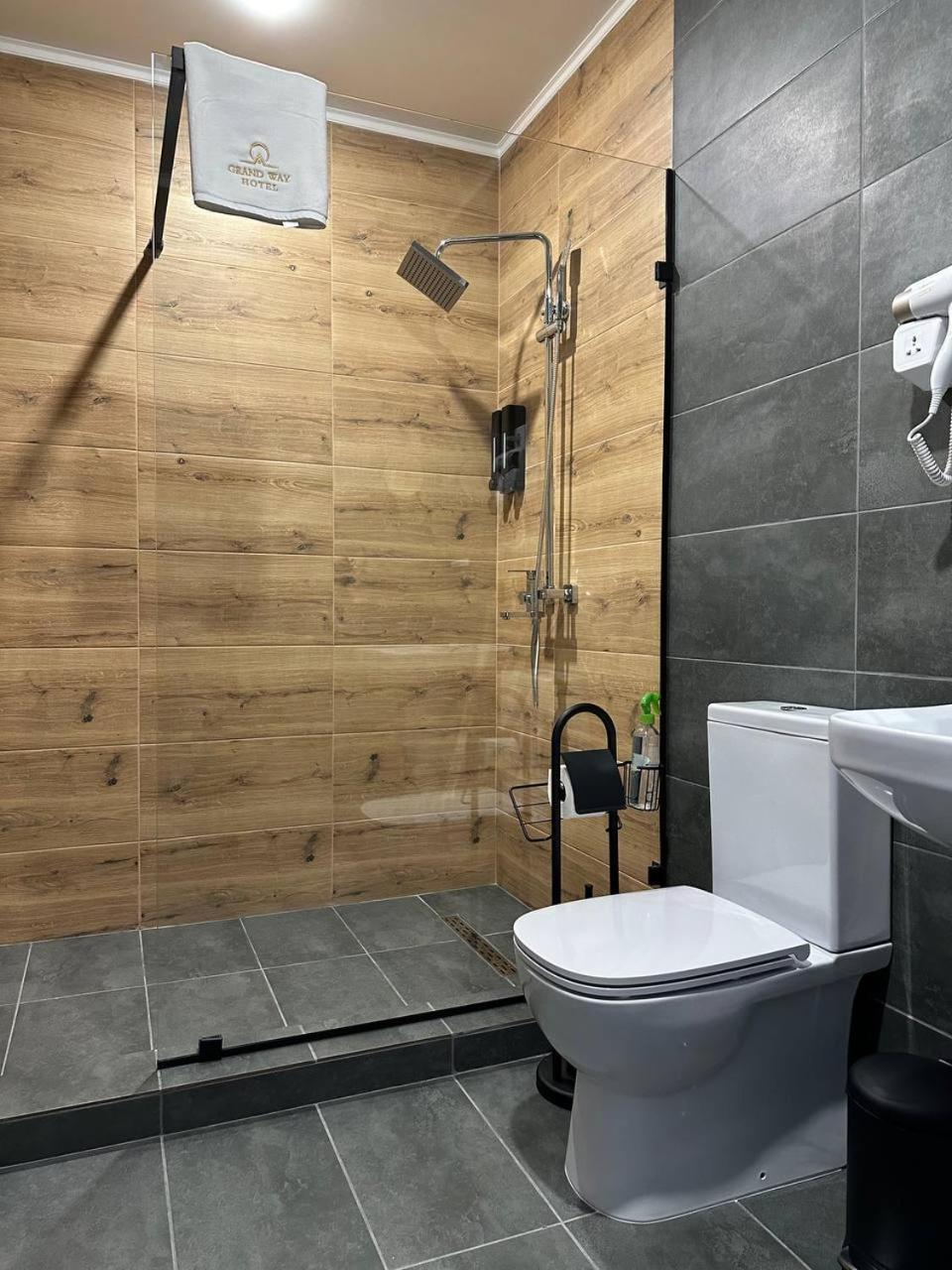 Twin Room with Shower photo 3