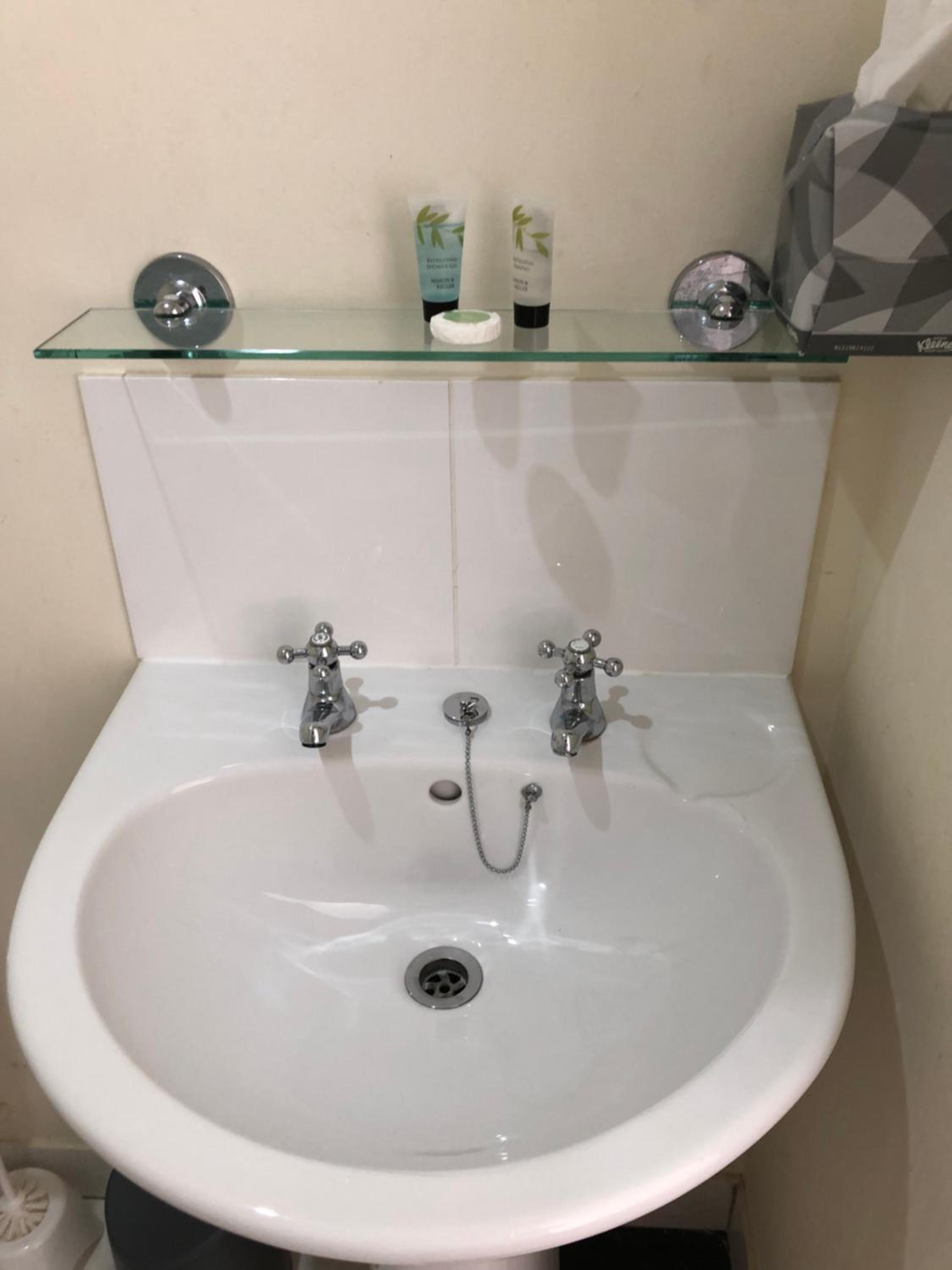 Single Room with Private Bathroom photo 2