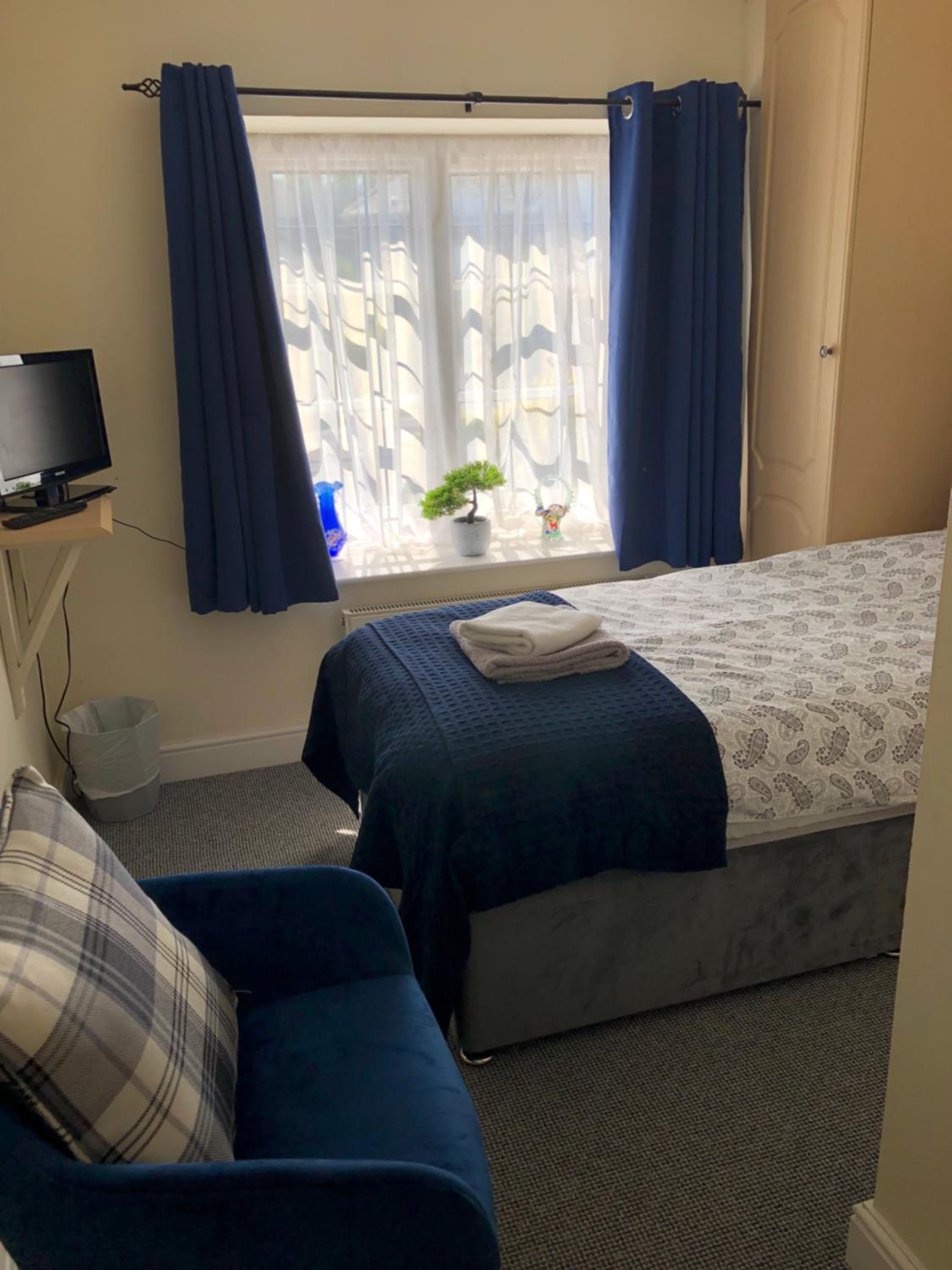 Single Room with Private Bathroom photo 1