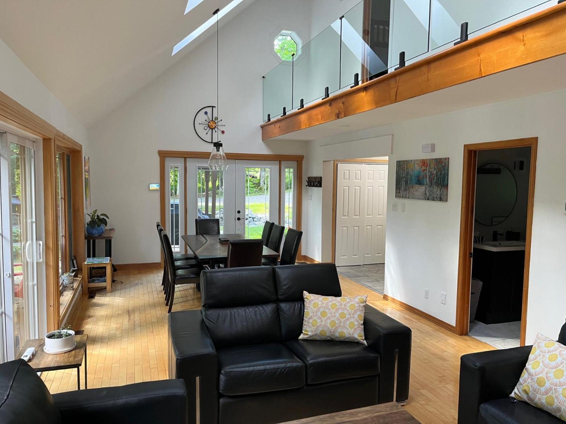 Three-Bedroom House photo 2