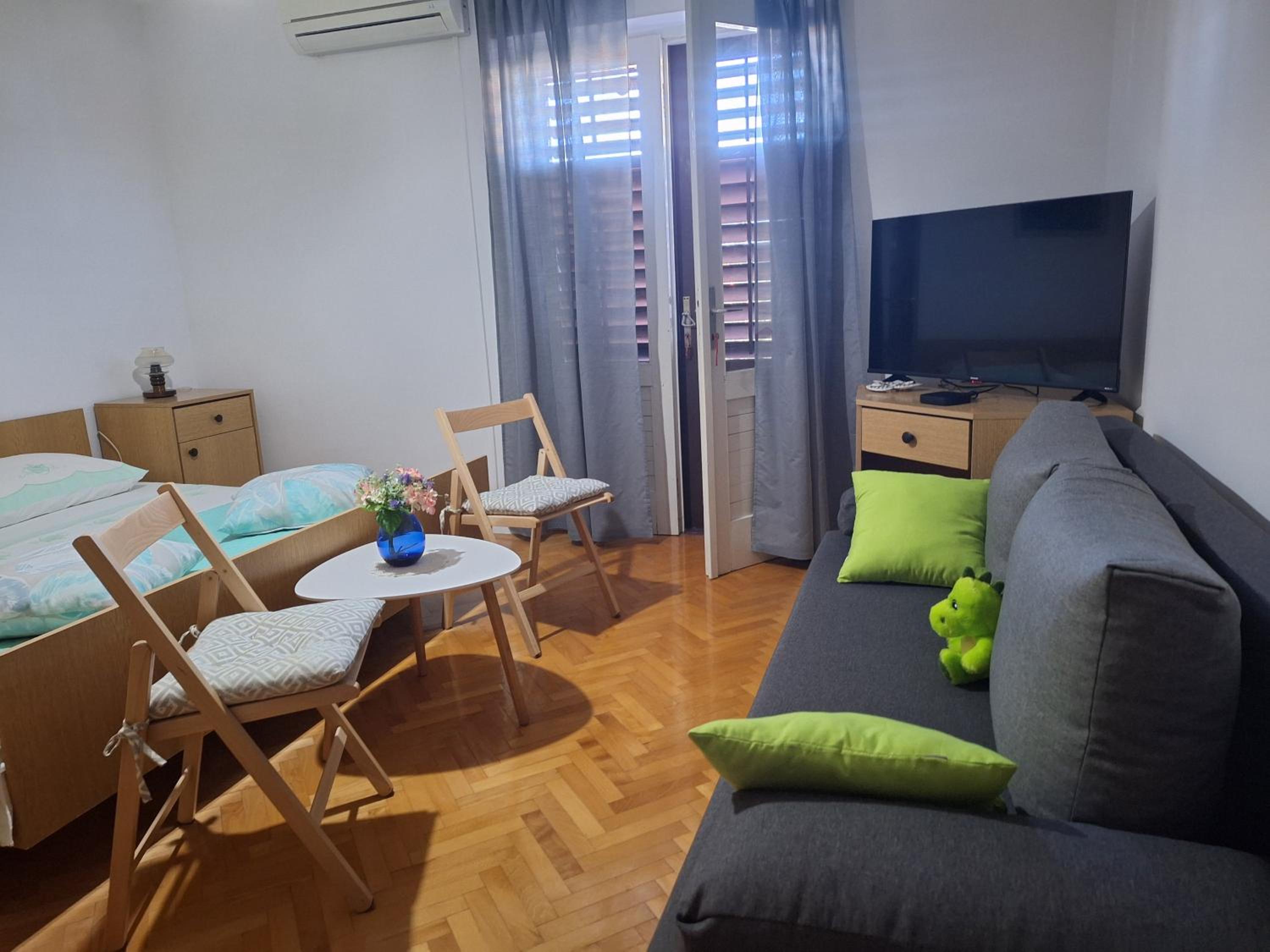 One-Bedroom Apartment with Balcony photo 1