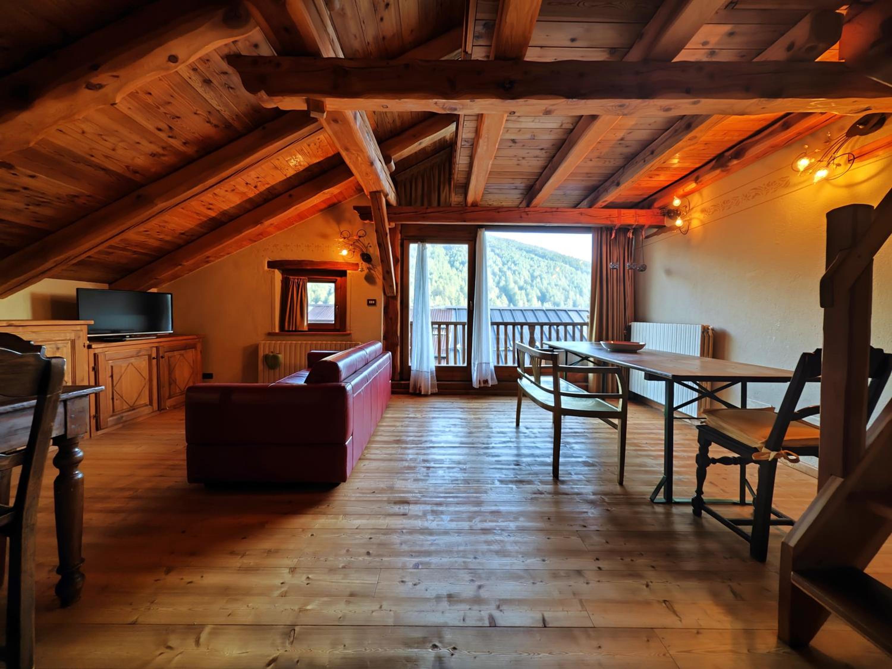 Three-Bedroom Apartment With Mountain View photo 1