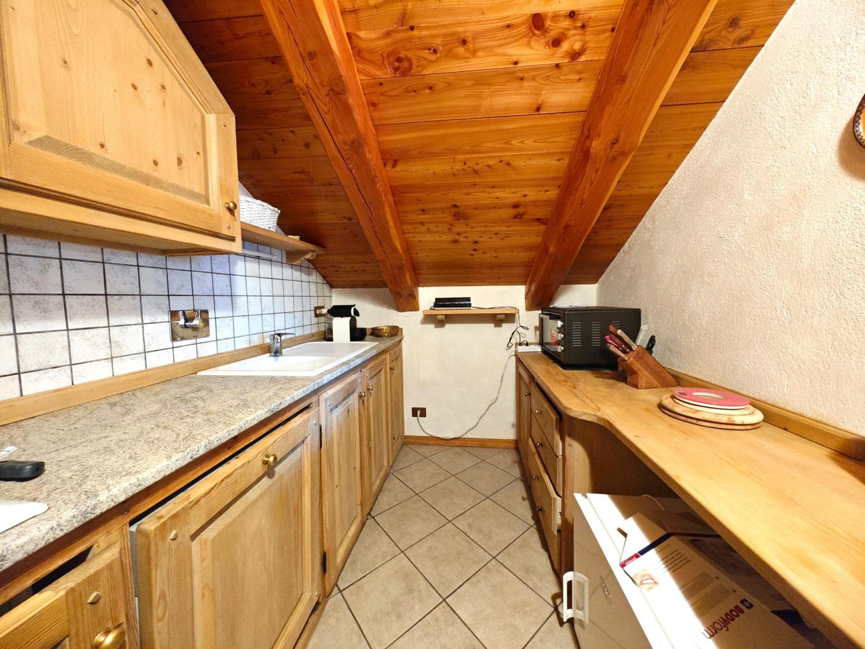 Three-Bedroom Apartment With Mountain View photo 3