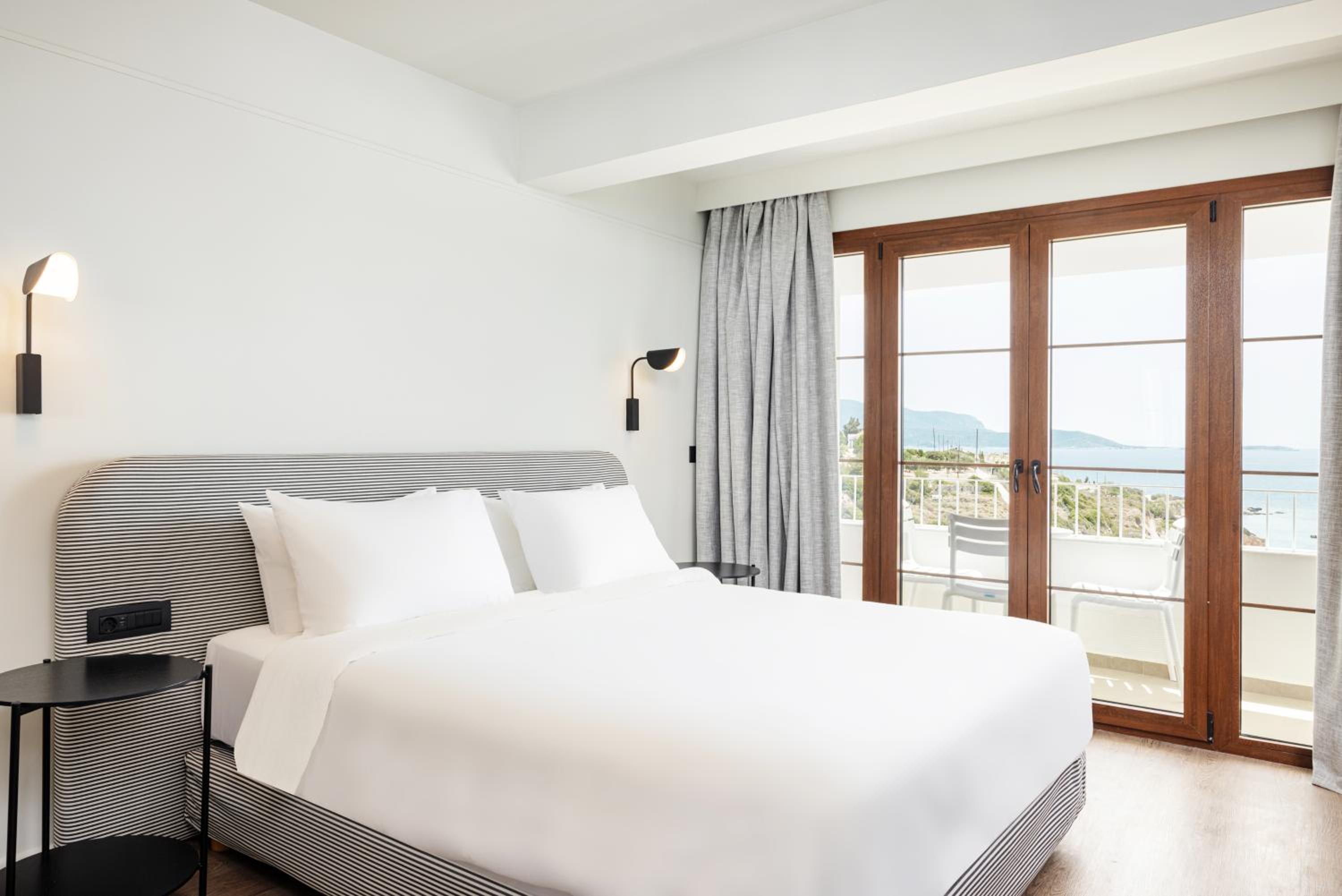 Junior Suite with Sea View - Photo 2