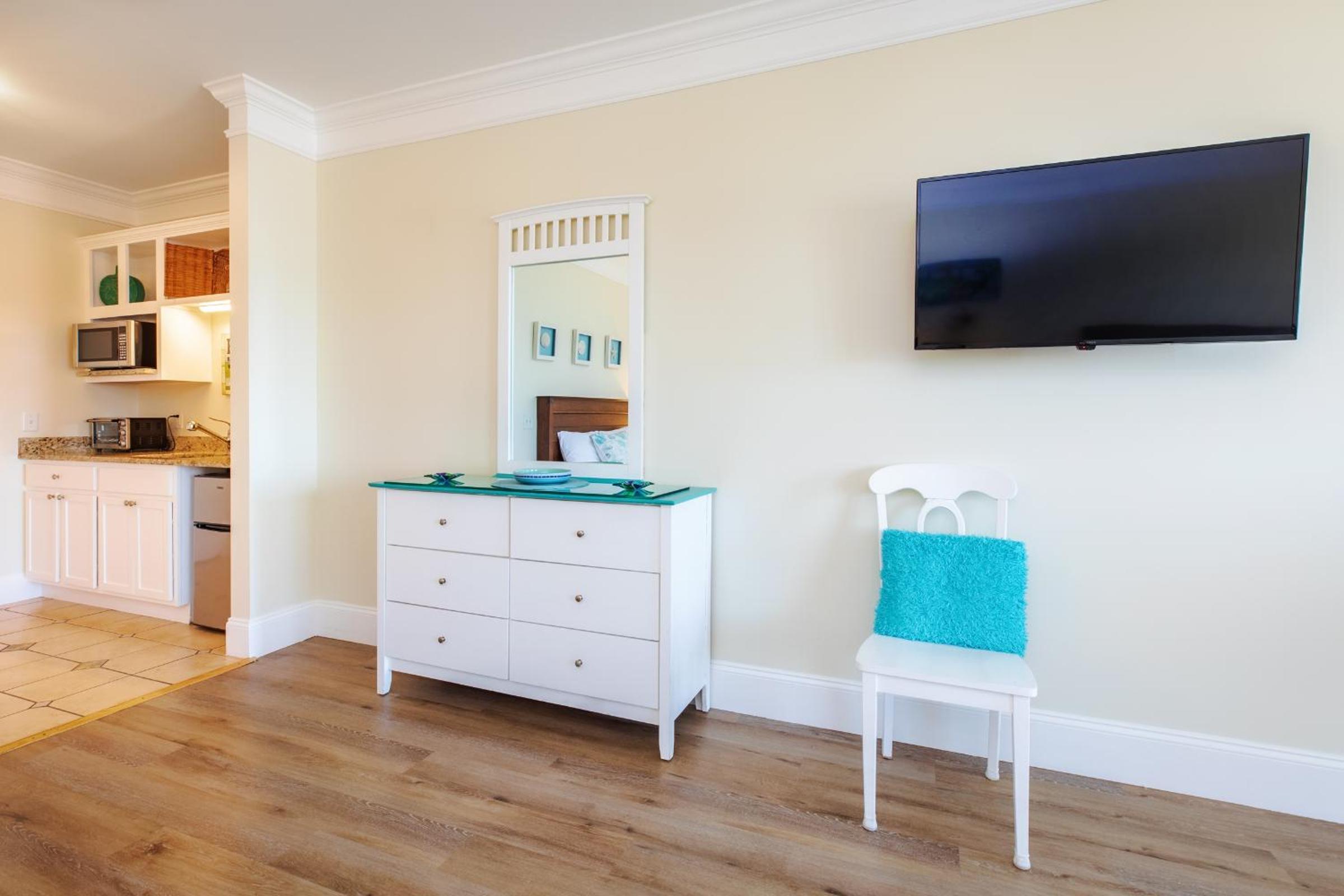 Queen Room with Two Queen Beds - Oceanview photo 2
