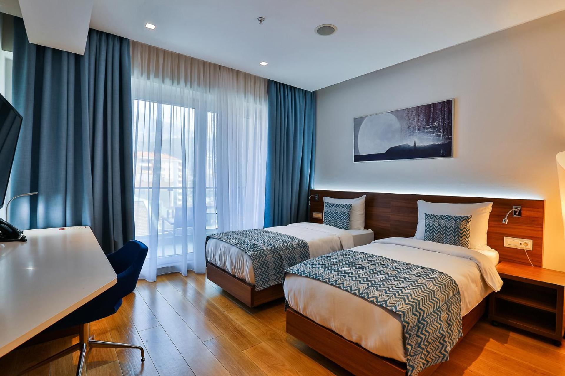 Twin Room with City View photo 1