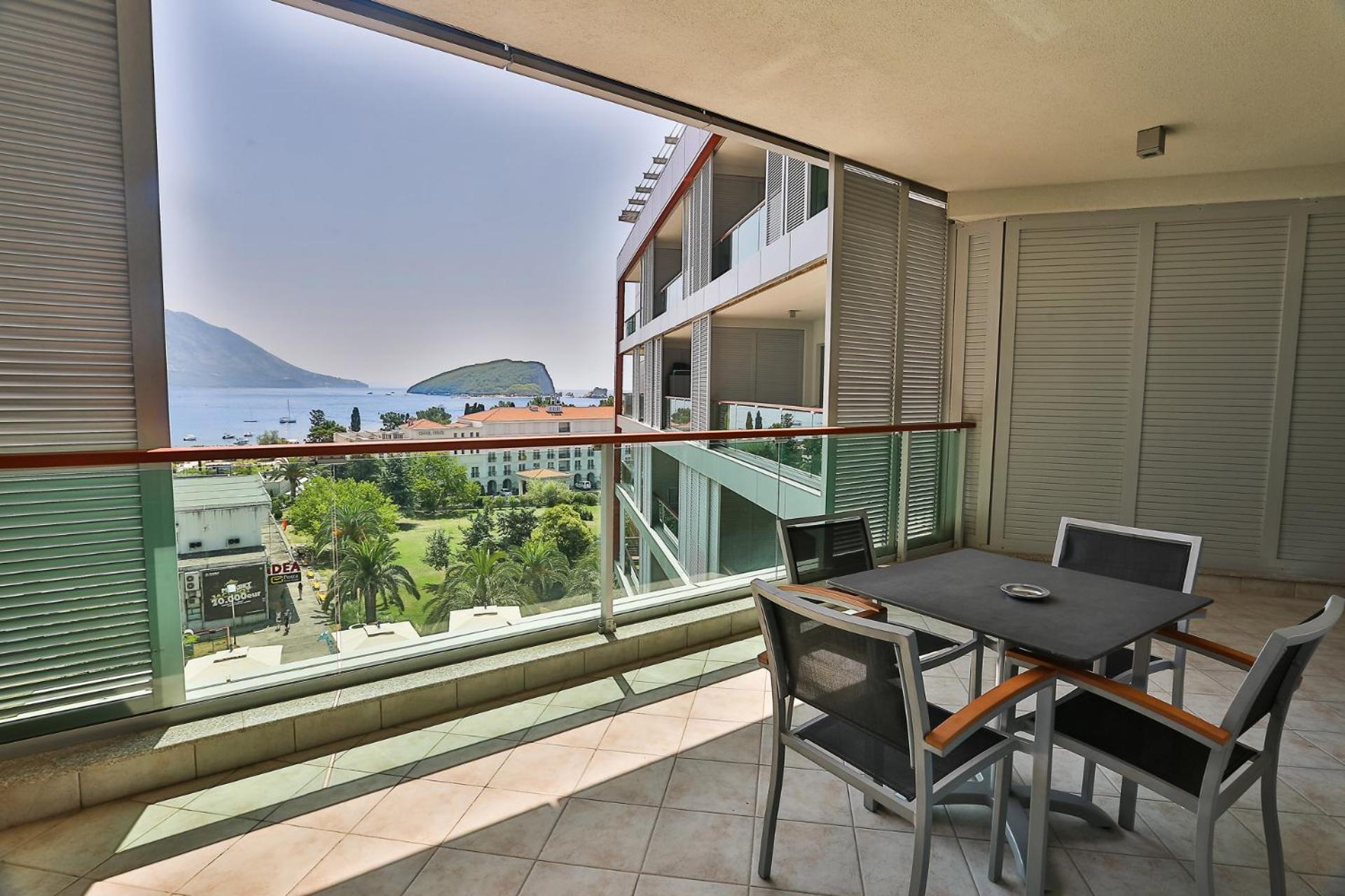 Deluxe Suite with Balcony photo 3
