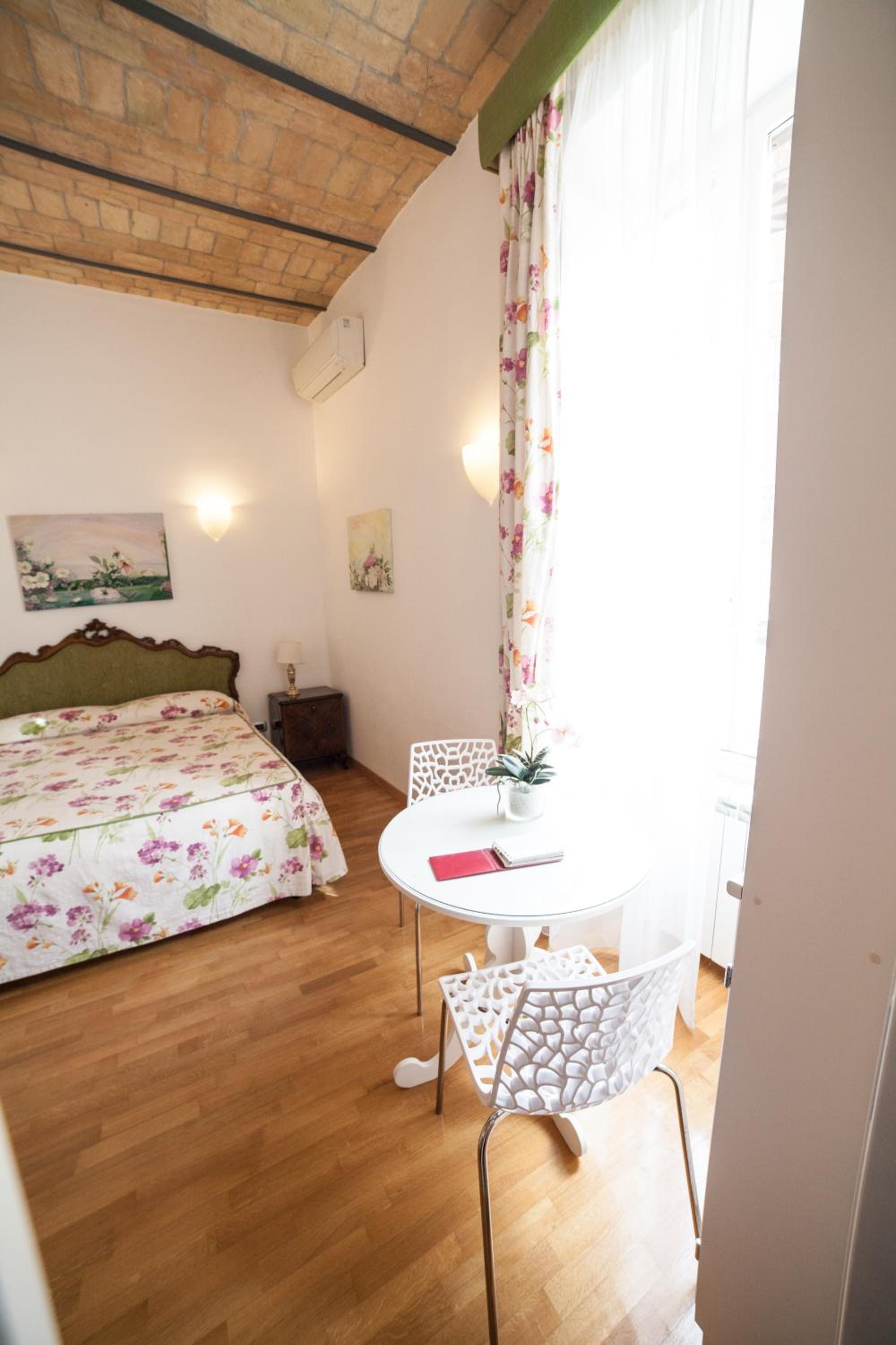 Deluxe Double Room photo 2