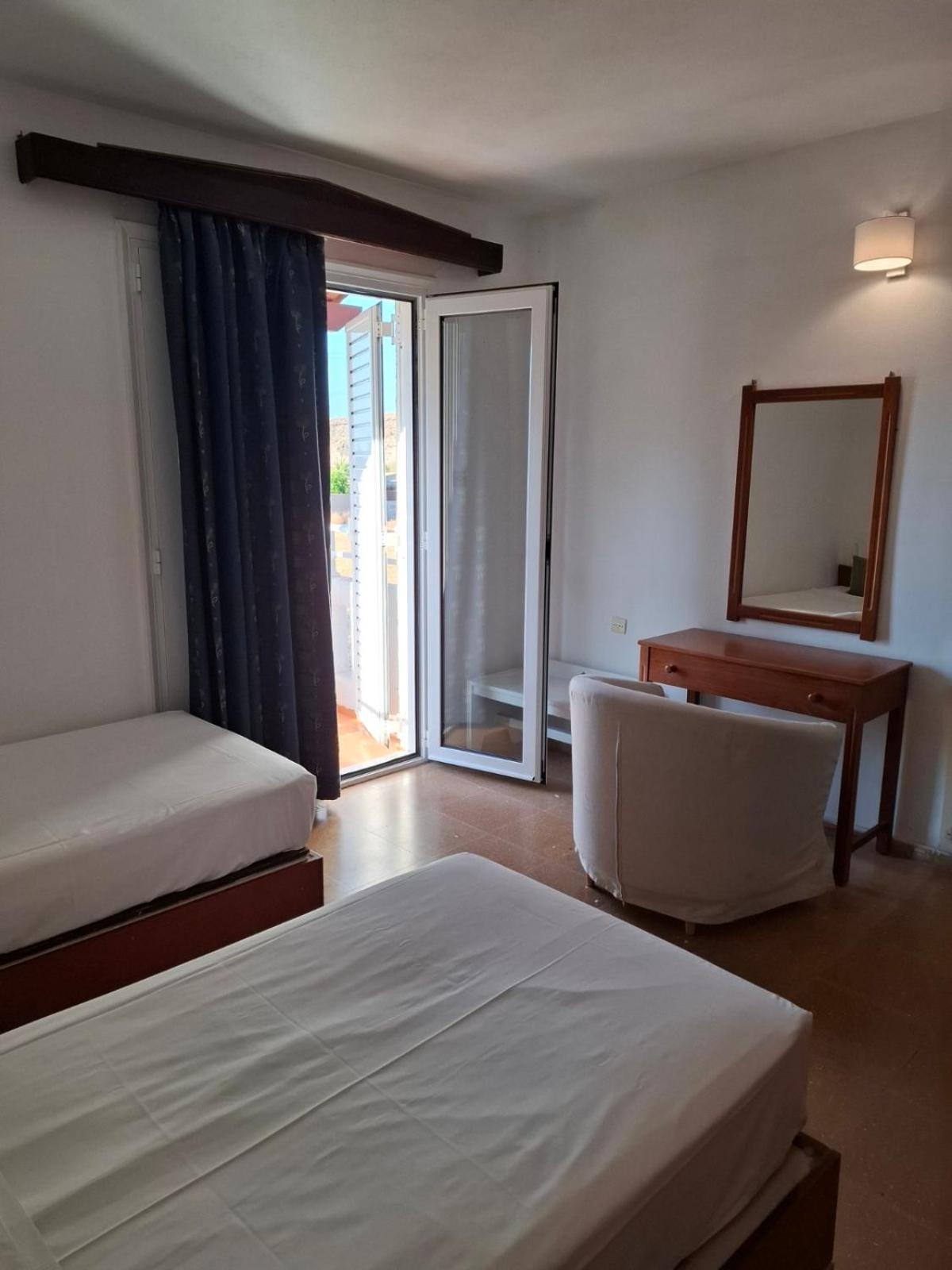 Economy Twin Room photo 1