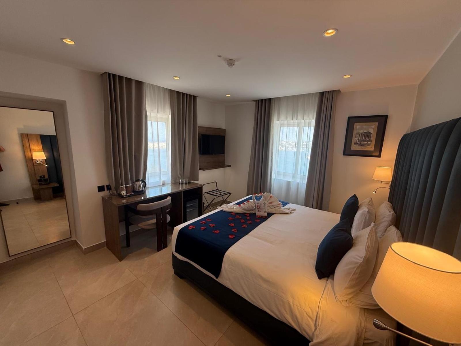 Double or Twin Room with Harbor View
