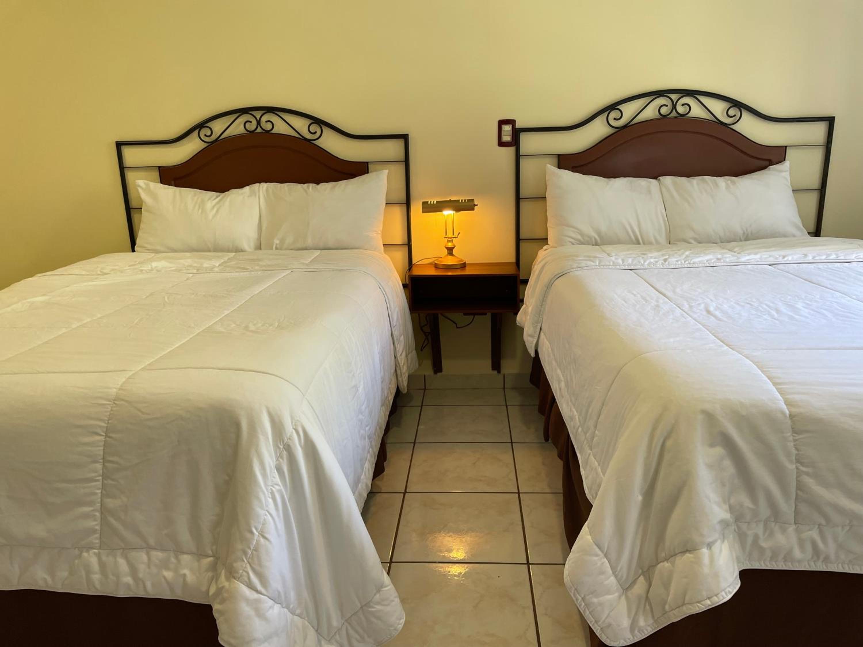 Habitación Doble con Dos Camas