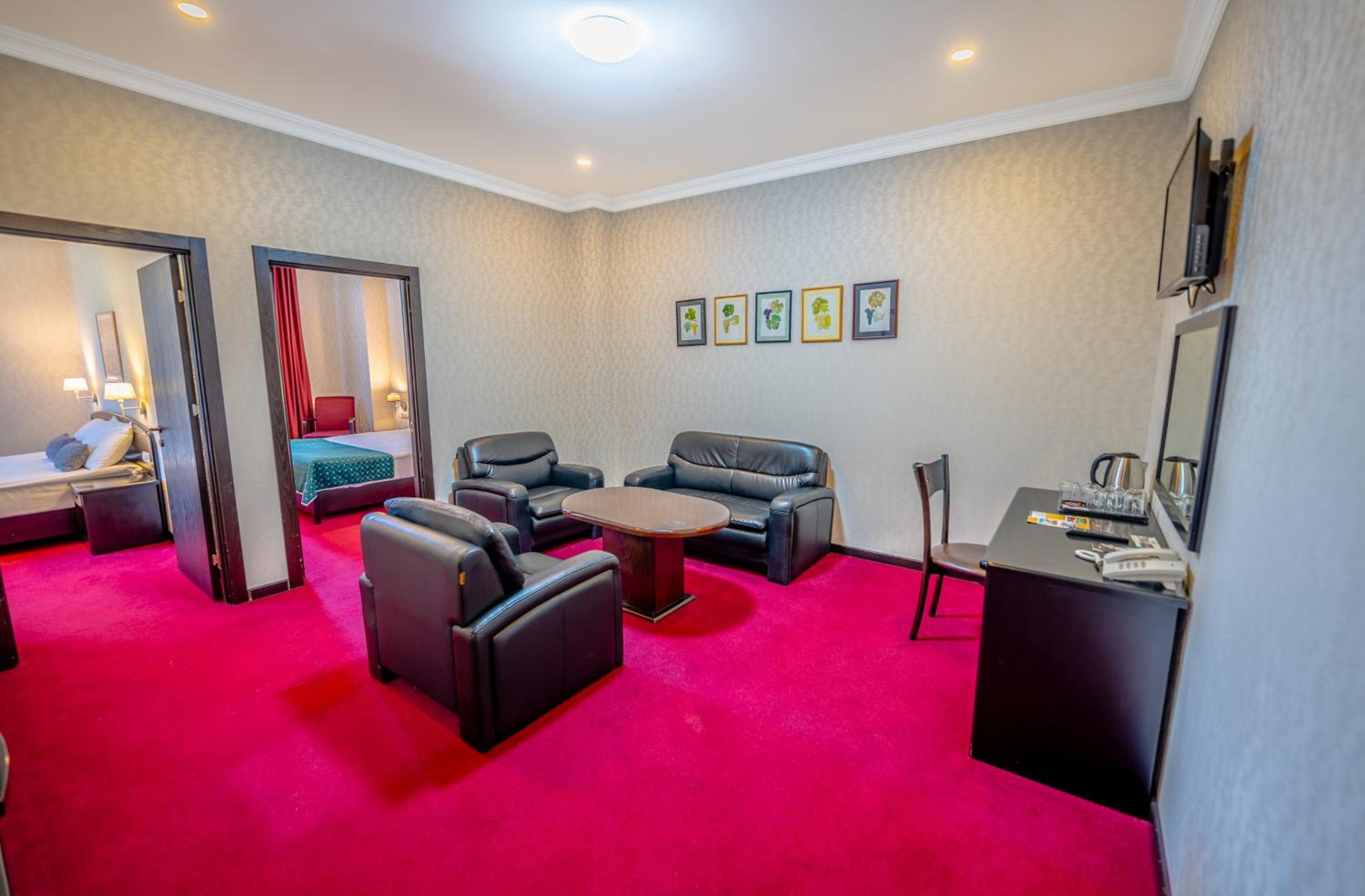 Family Room photo 3
