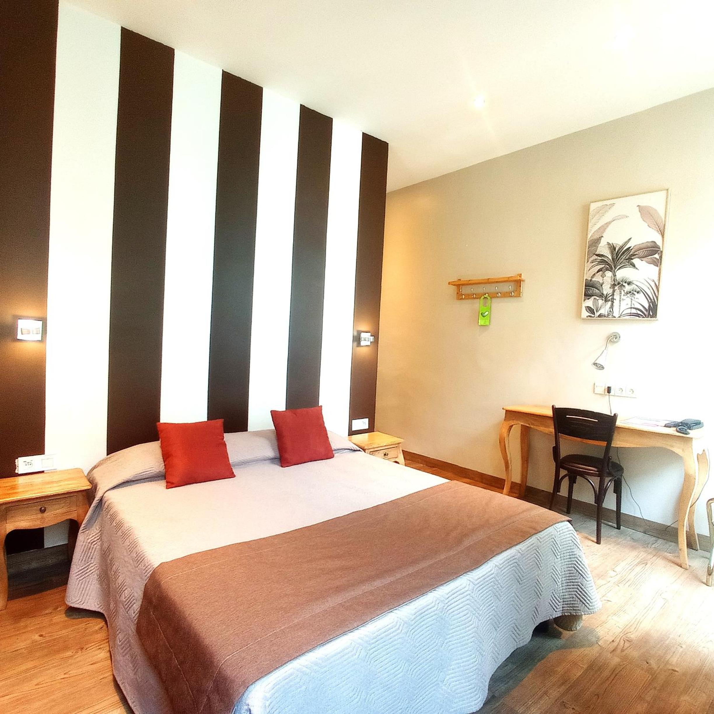 Superior Double or Twin Room - Photo 15