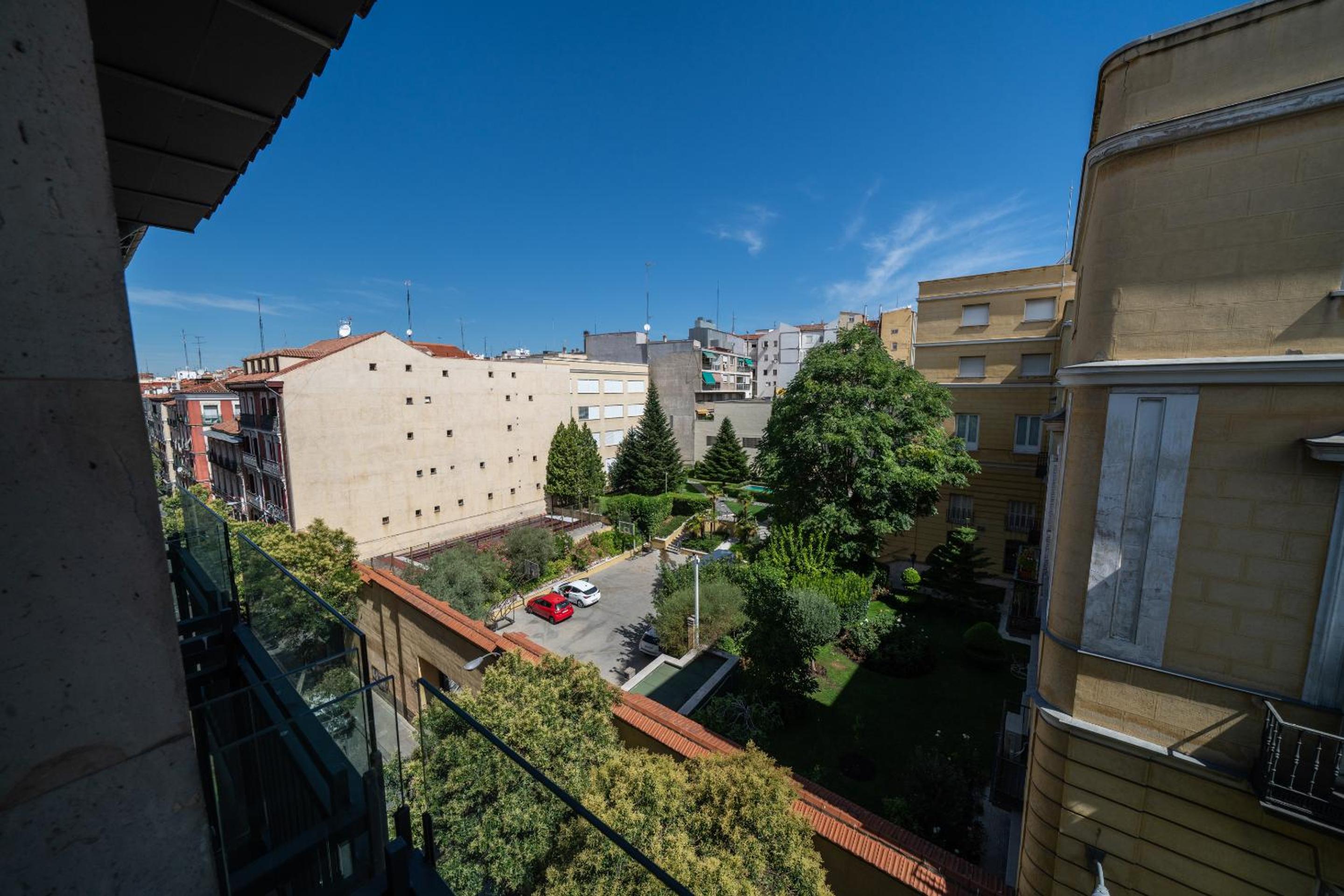 Superior One-Bedroom Apartment With Balcony photo 2