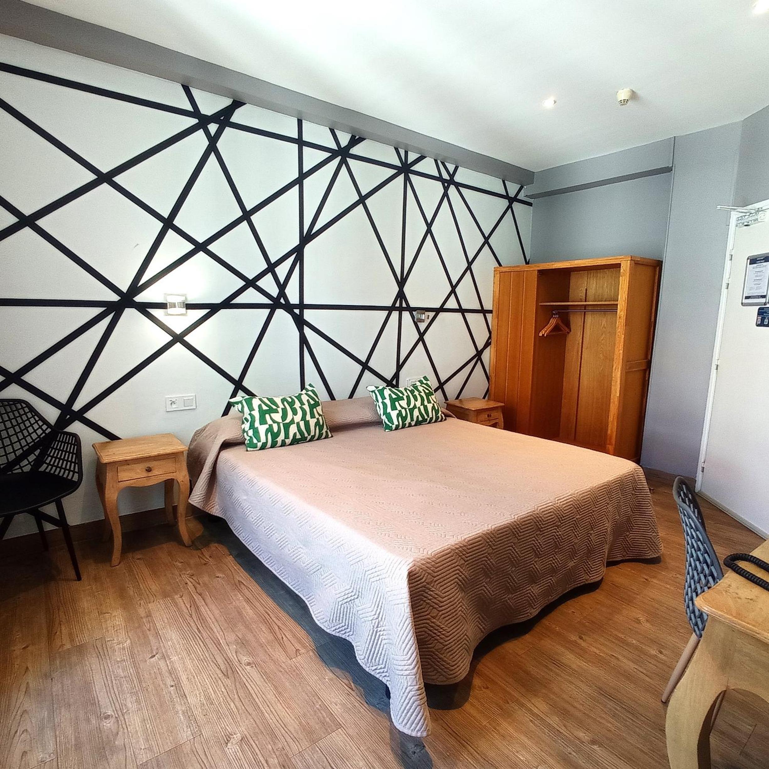 Superior Double or Twin Room - Photo 17