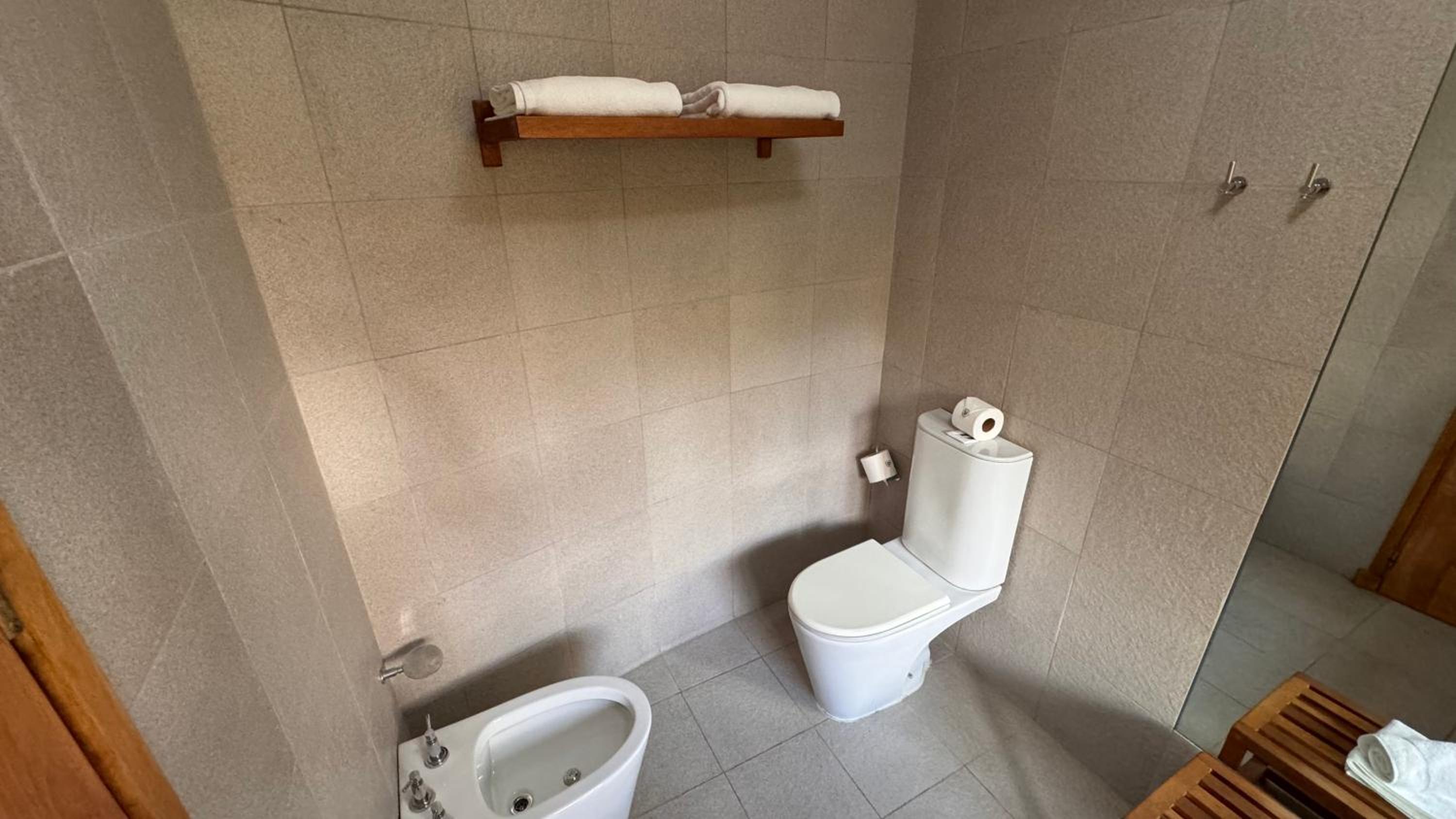 Superior One-Bedroom Suite thumbnail 5