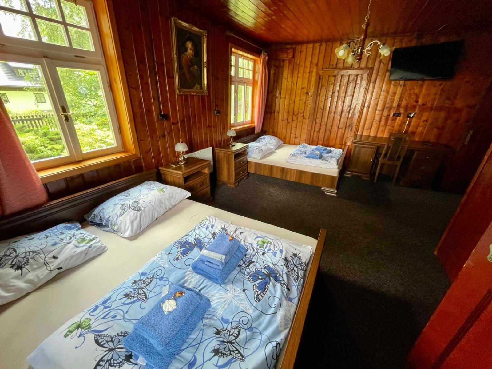 Triple Room with Bathroom - Photo 1
