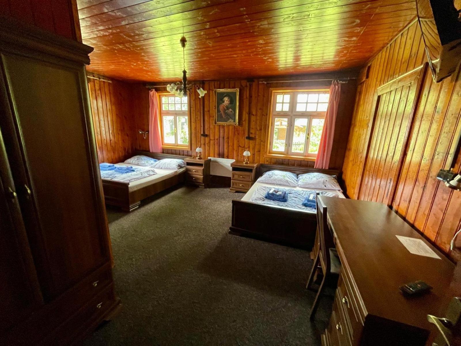 Family Room with Private Bathroom photo 1