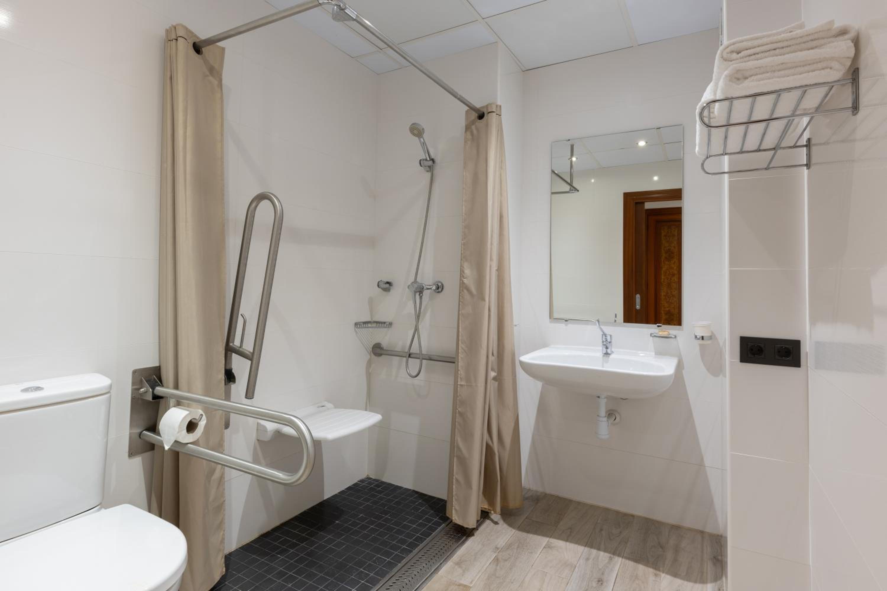 Triple Room - Photo 17