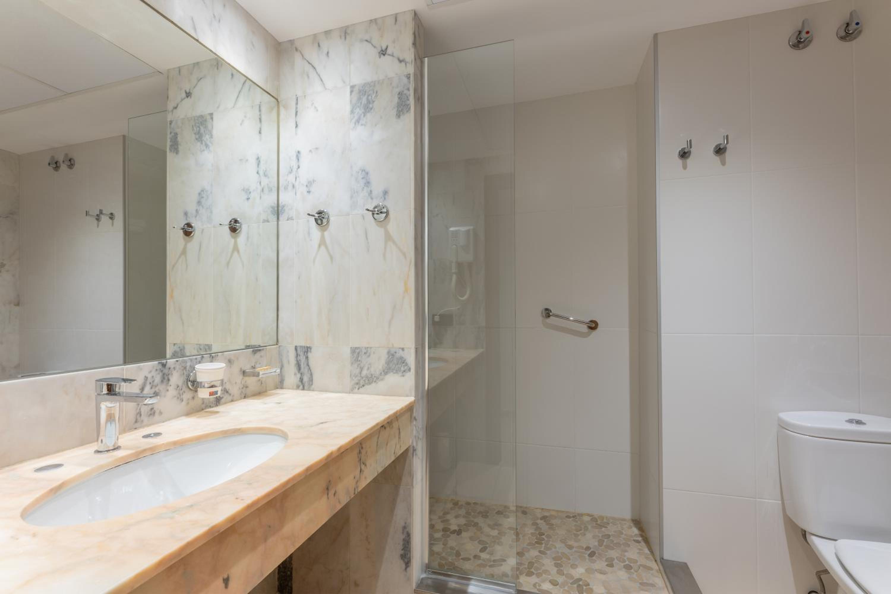 Triple Room - Photo 15