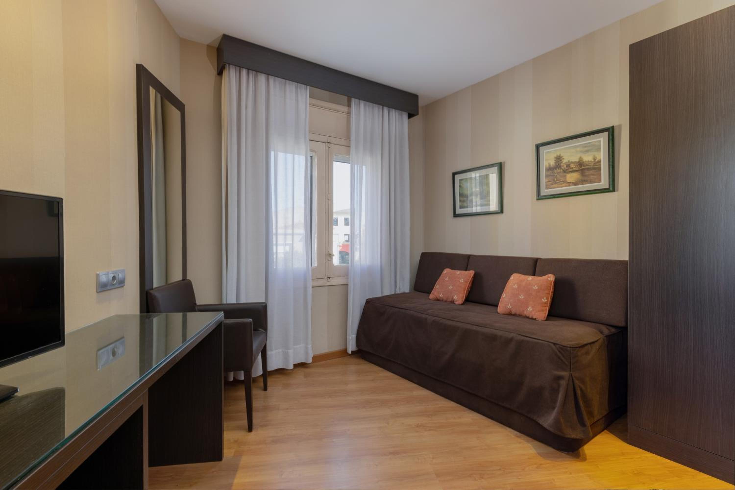 Triple Room - Photo 7