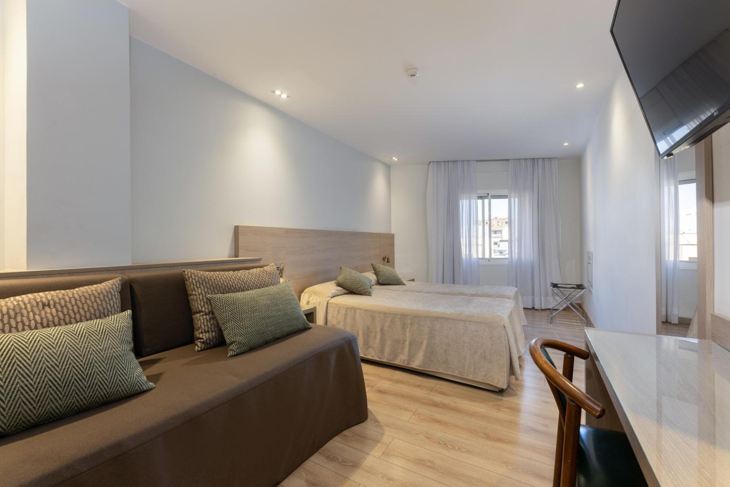 Triple Room - Photo 1
