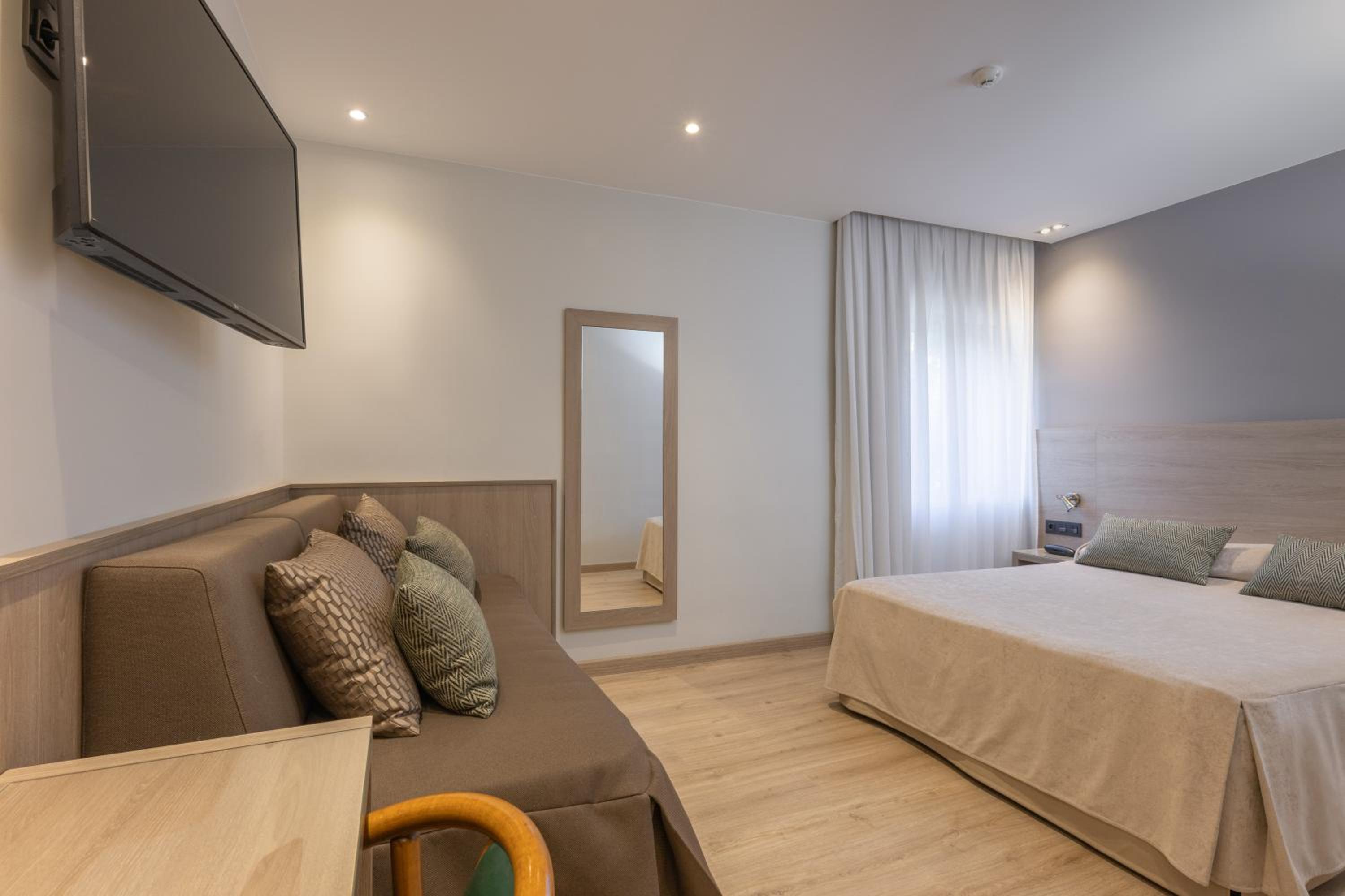 Triple Room - Photo 12