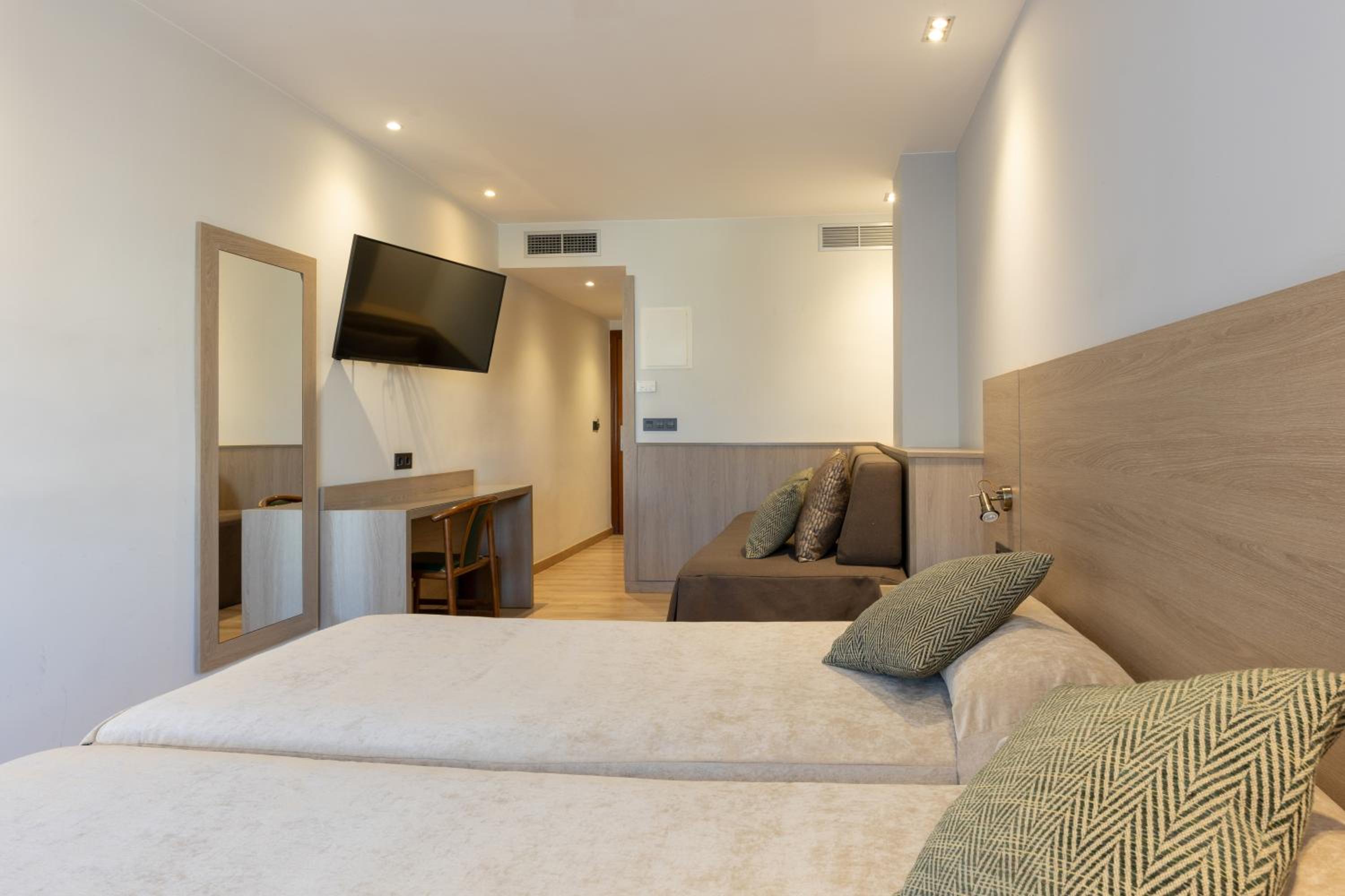 Triple Room - Photo 6