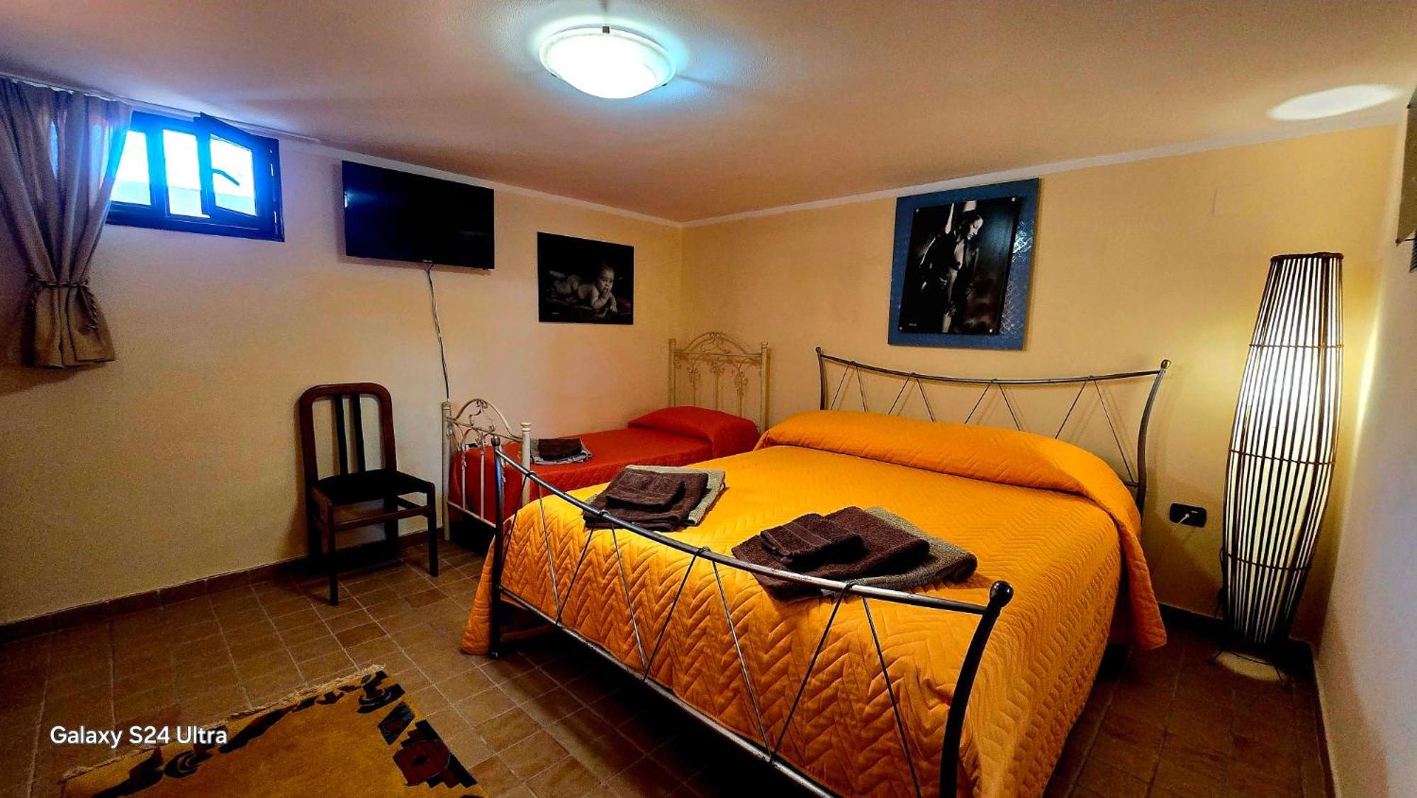Double Room with Private External Bathroom photo 2