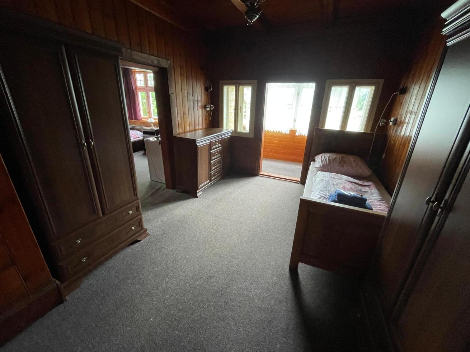 Family Room with Private Bathroom - Photo 2