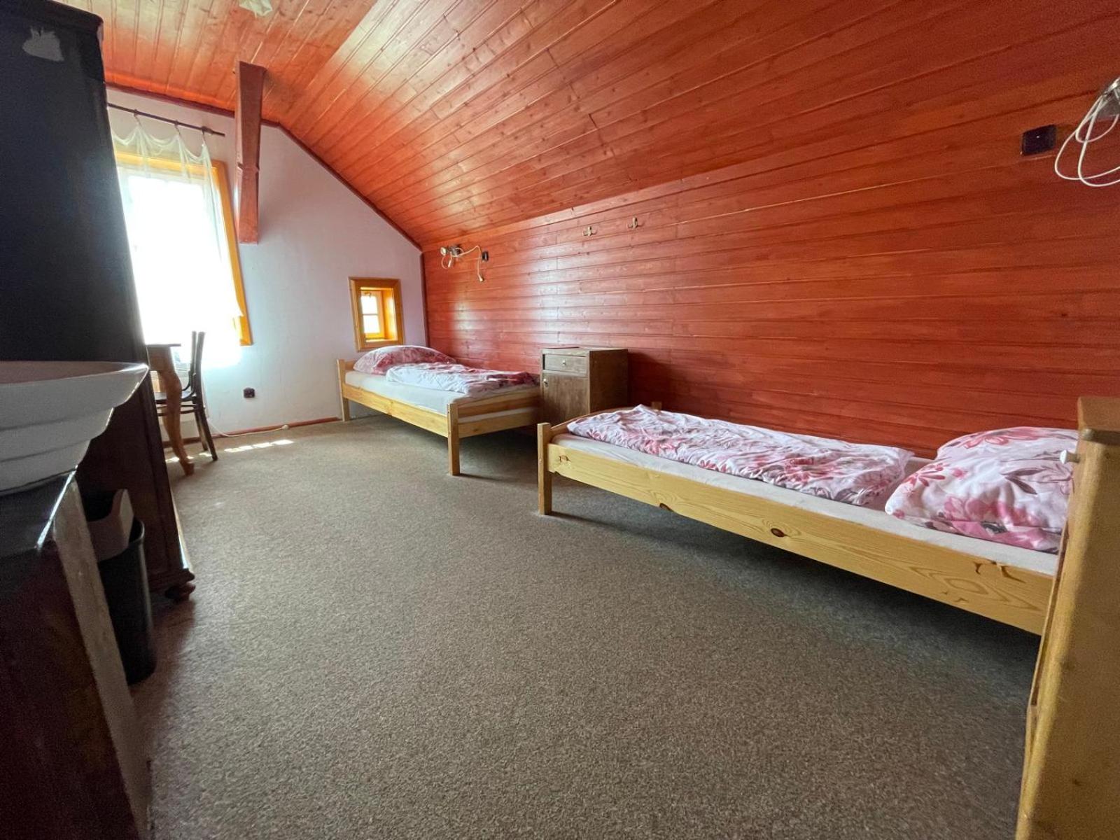 Quadruple Room with Shared Bathroom photo 2