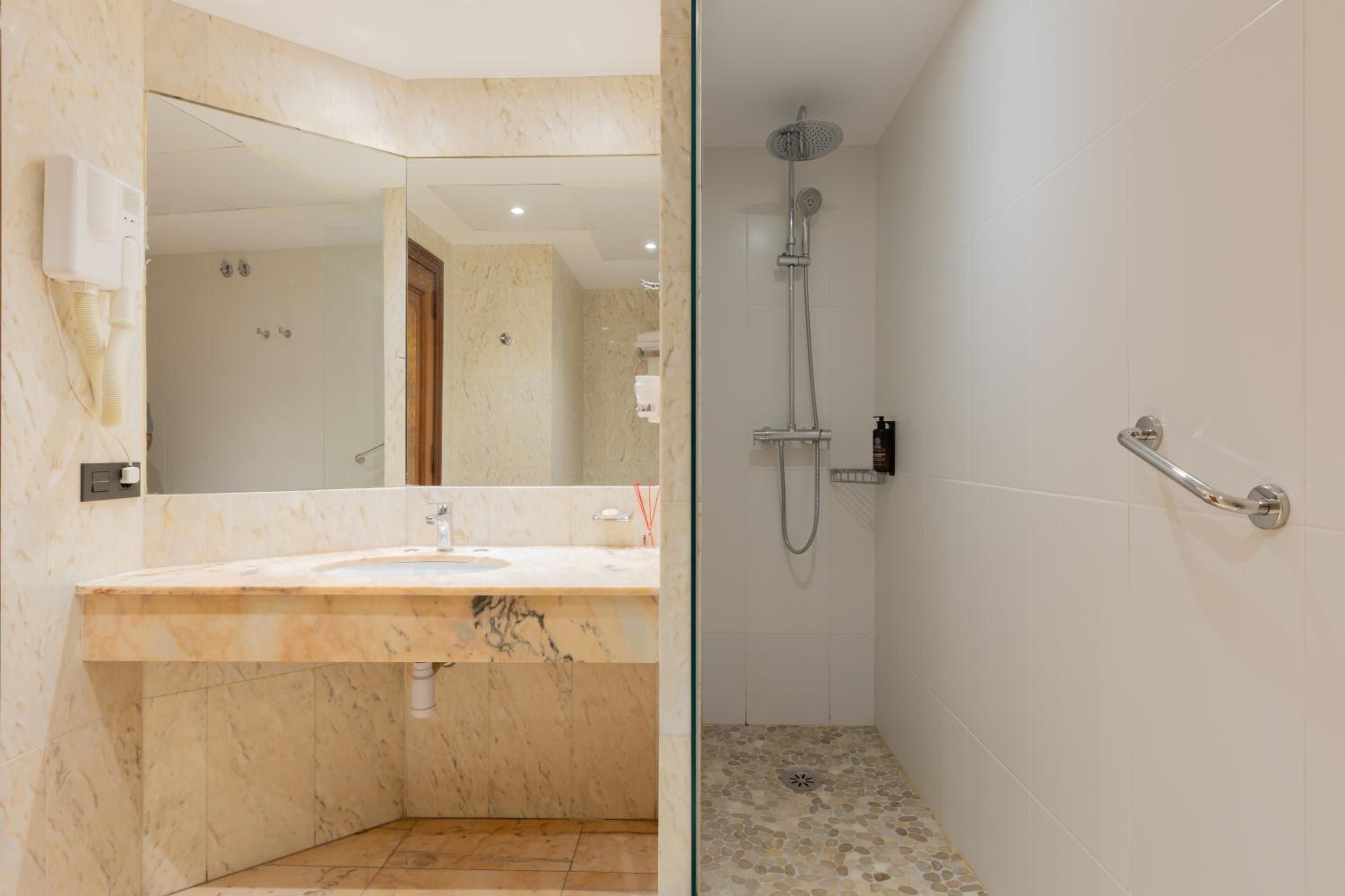 Triple Room - Photo 2