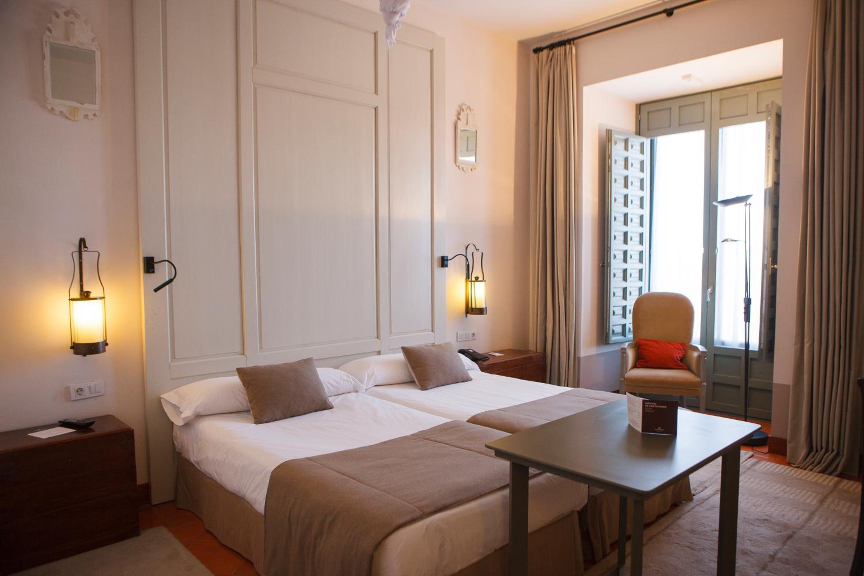Standard Double Room - Photo 3