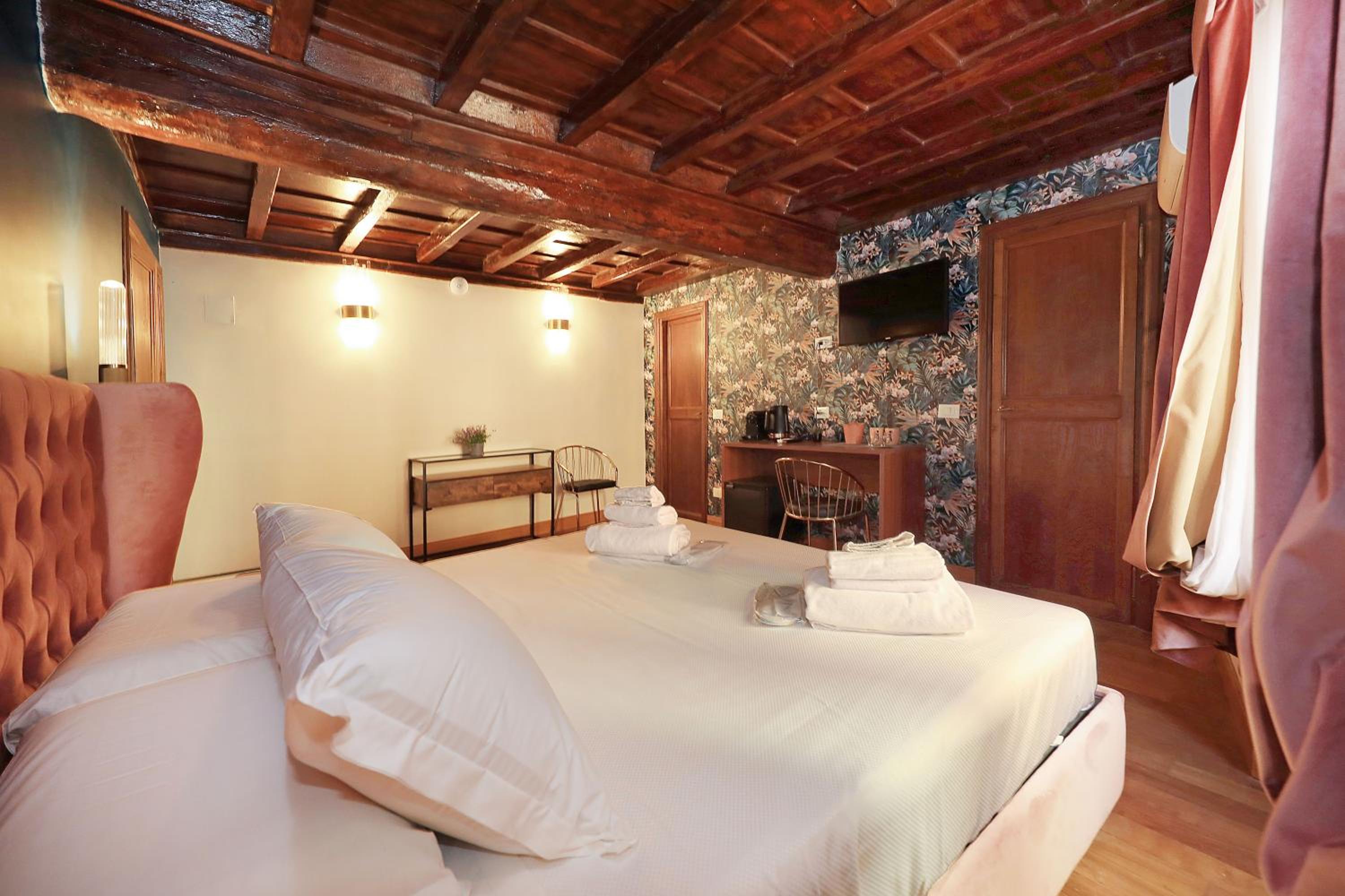 Superior Deluxe Double or Twin Room photo 2