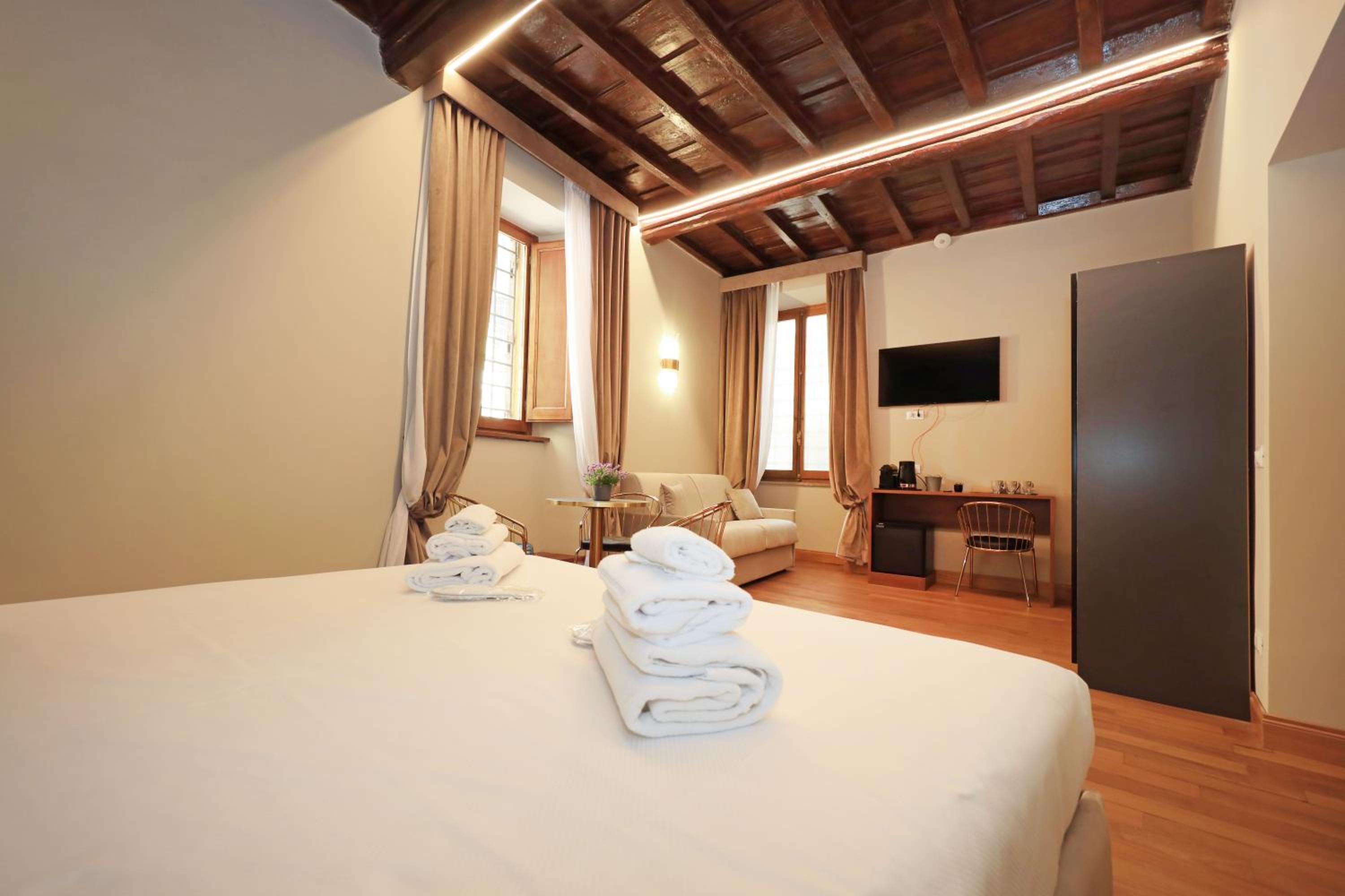 Deluxe Triple Room photo 2