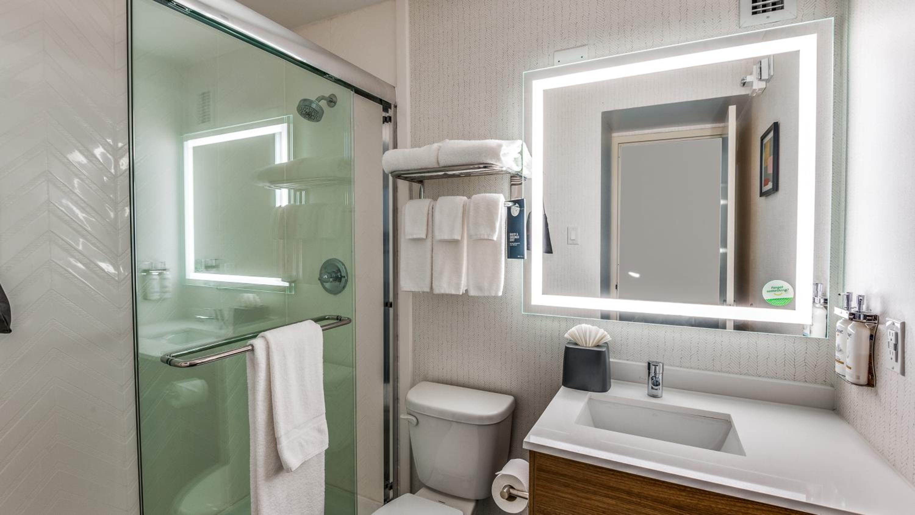 Standard King Room - Photo 5