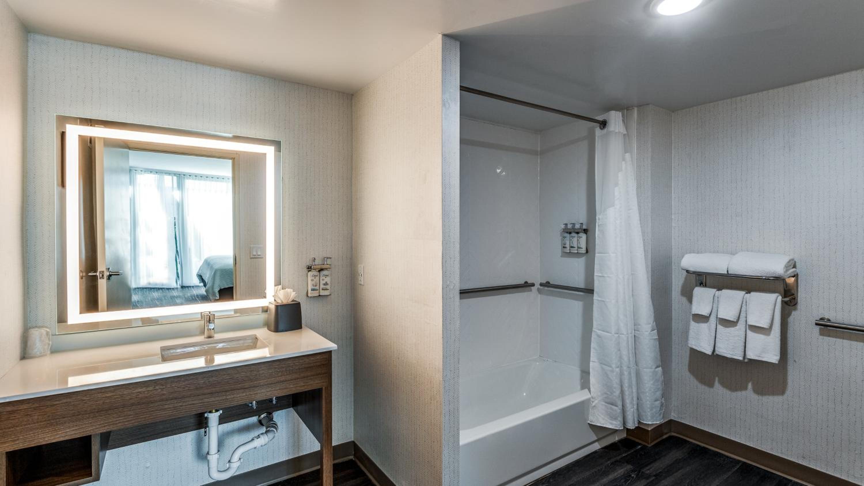 King Room - Mobility Access/Hearing Accessible