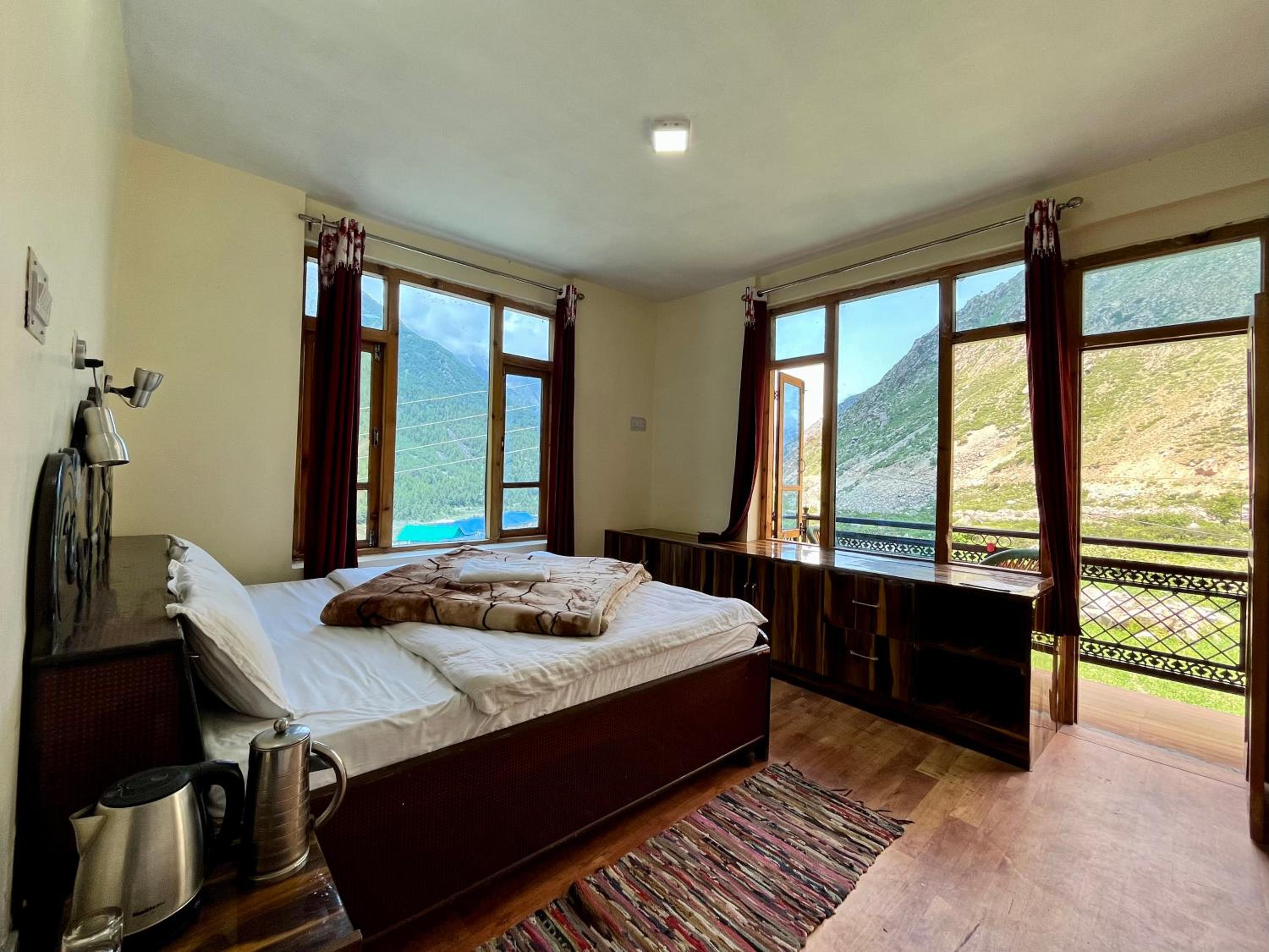 Deluxe Double Room With Balcony photo 2